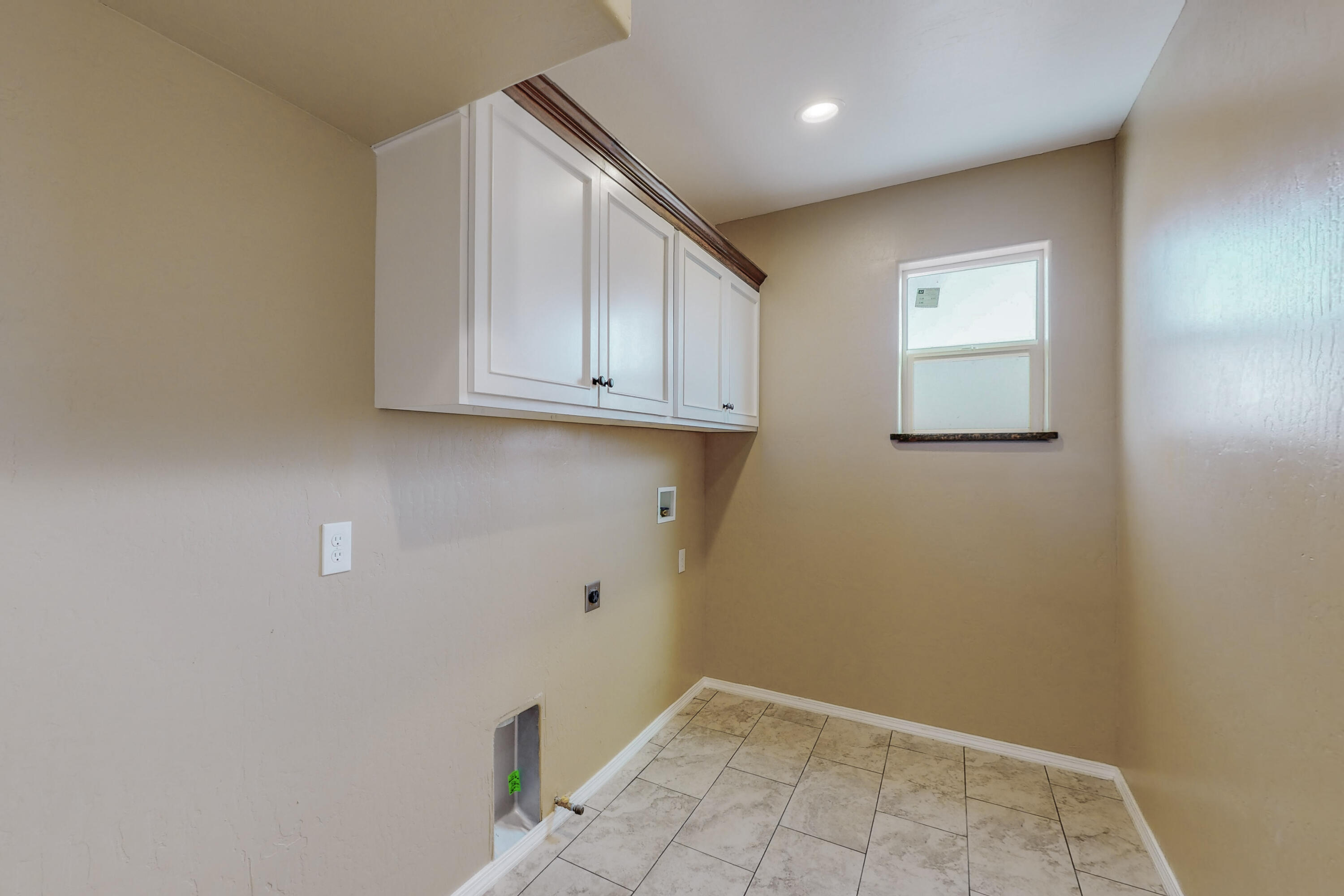 2913 Aurora Road NE