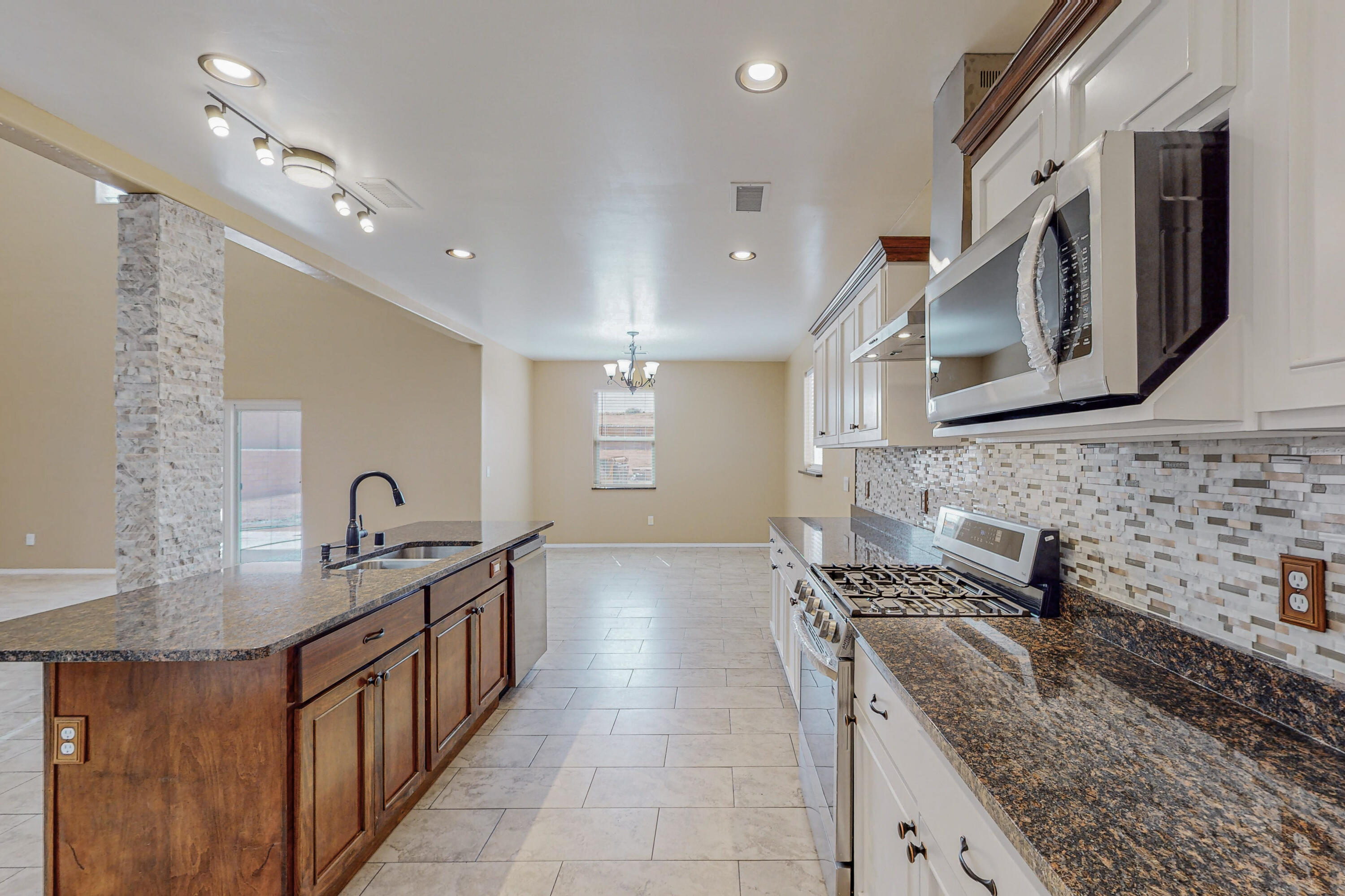 2913 Aurora Road NE