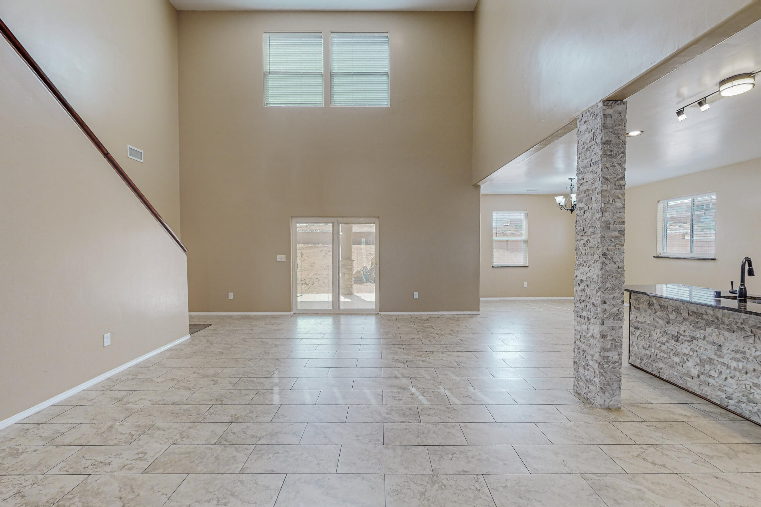 2913 Aurora Road NE