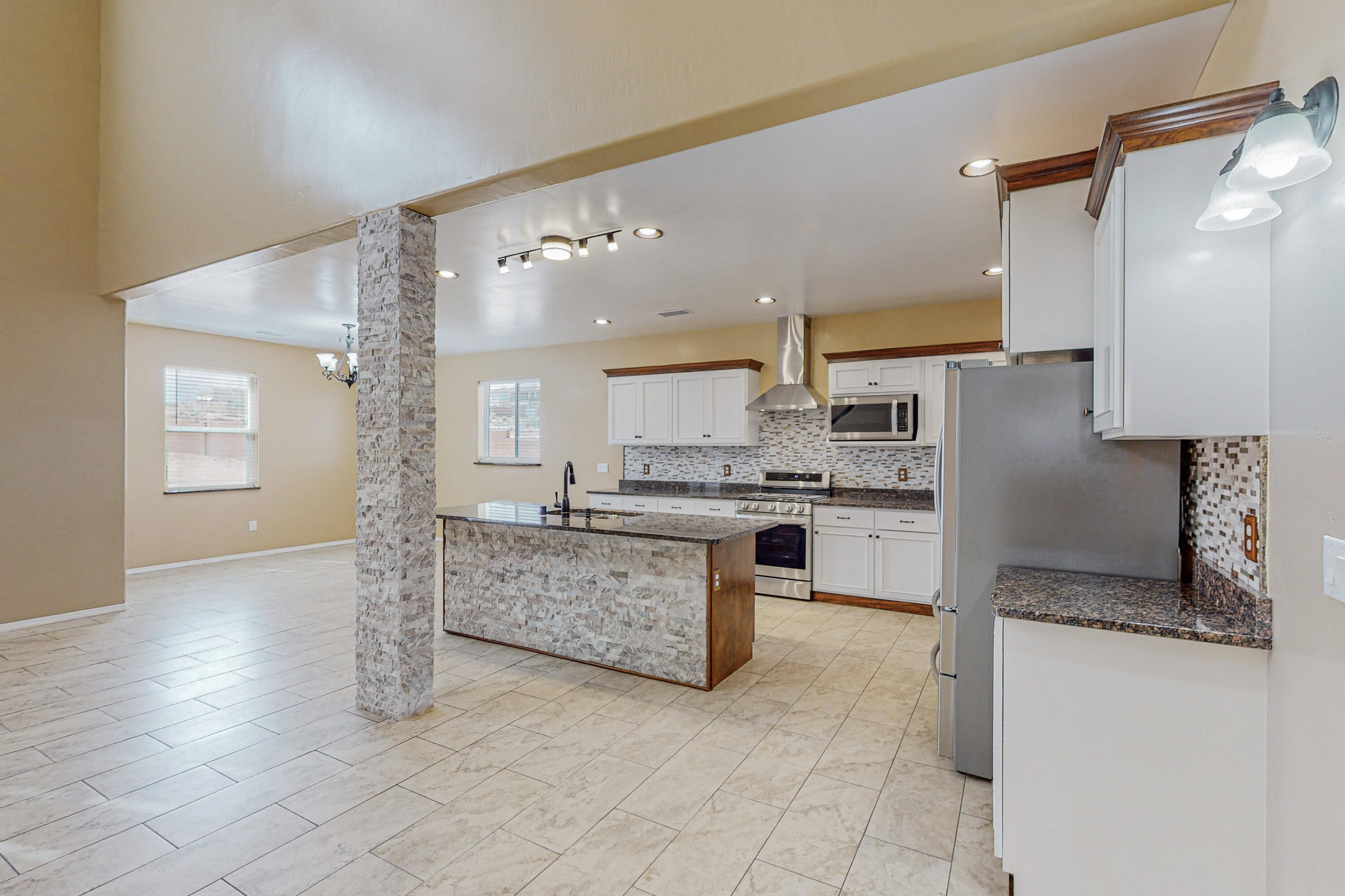 2913 Aurora Road NE
