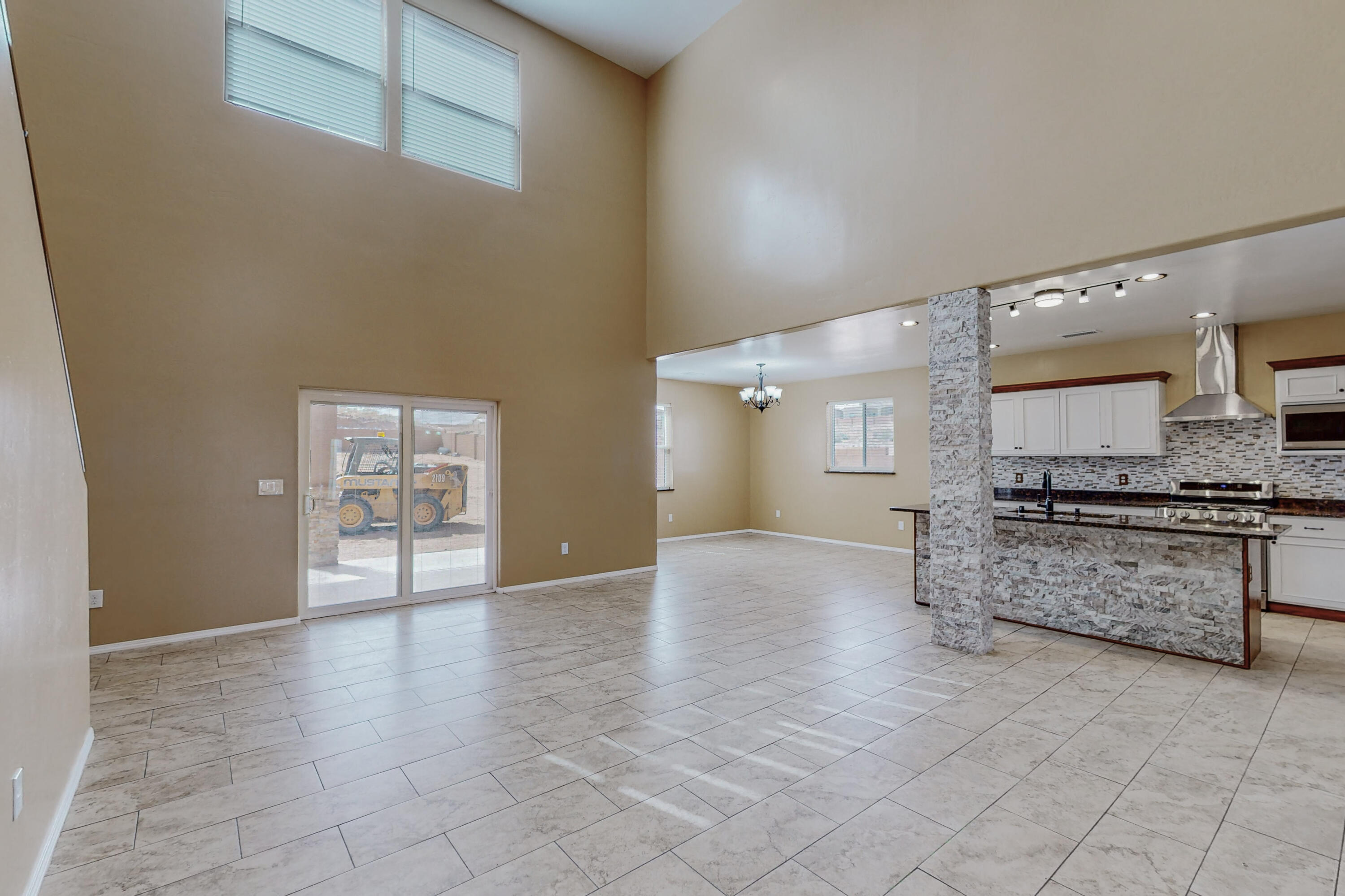 2913 Aurora Road NE
