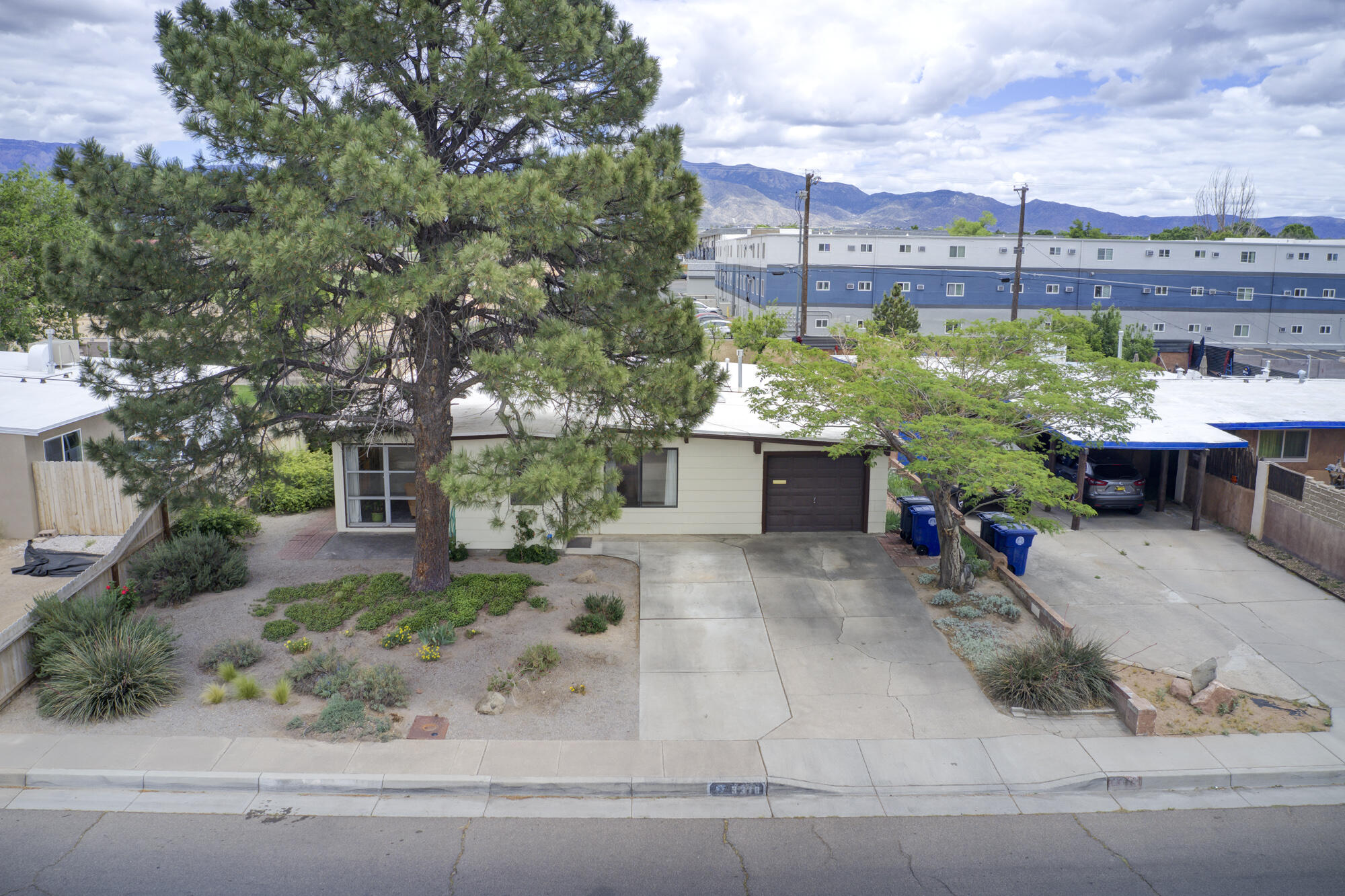 3318 Montclaire Drive NE