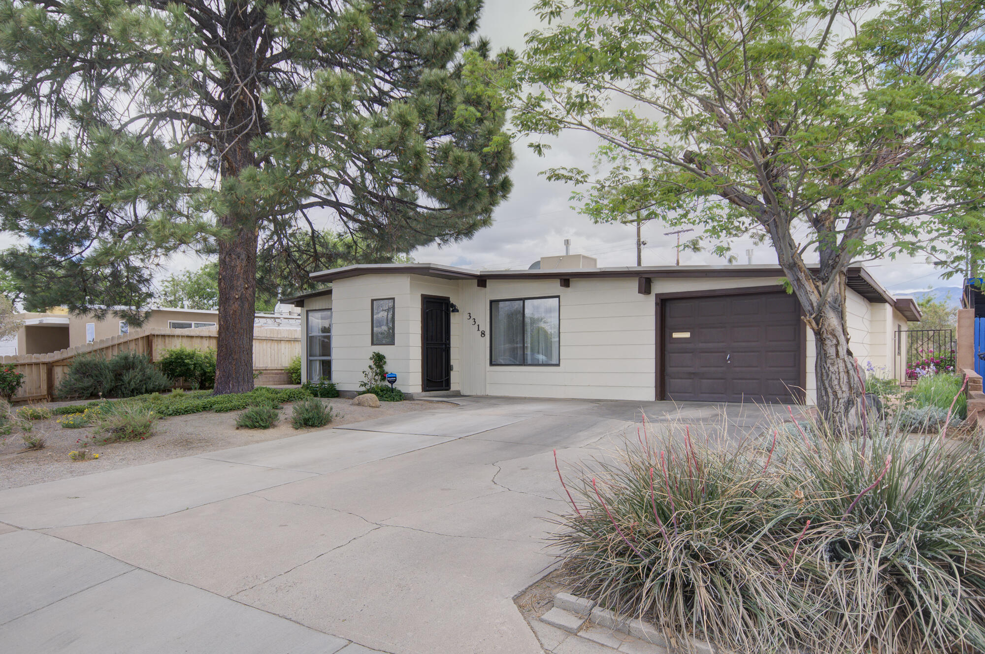 3318 Montclaire Drive NE