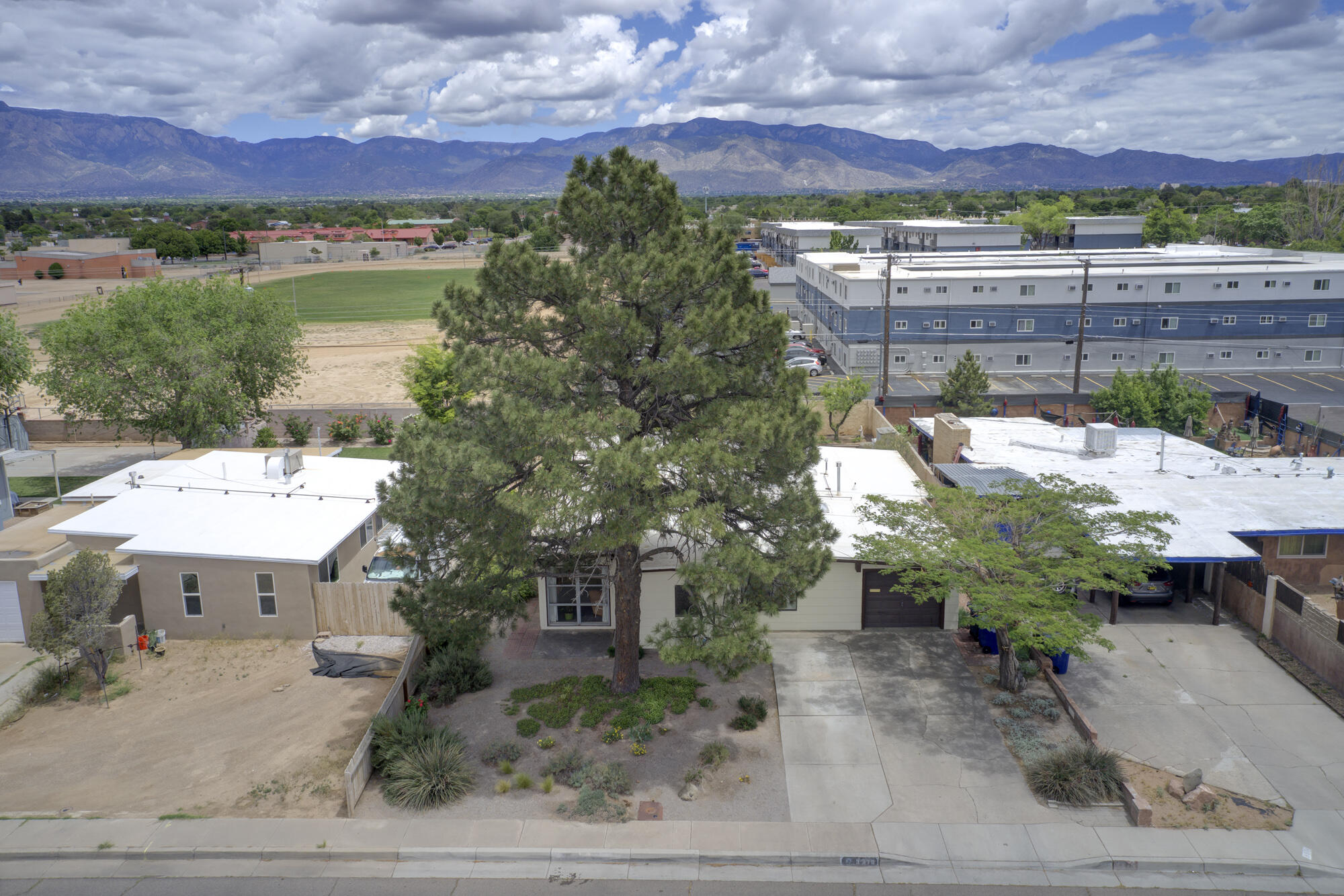 3318 Montclaire Drive NE