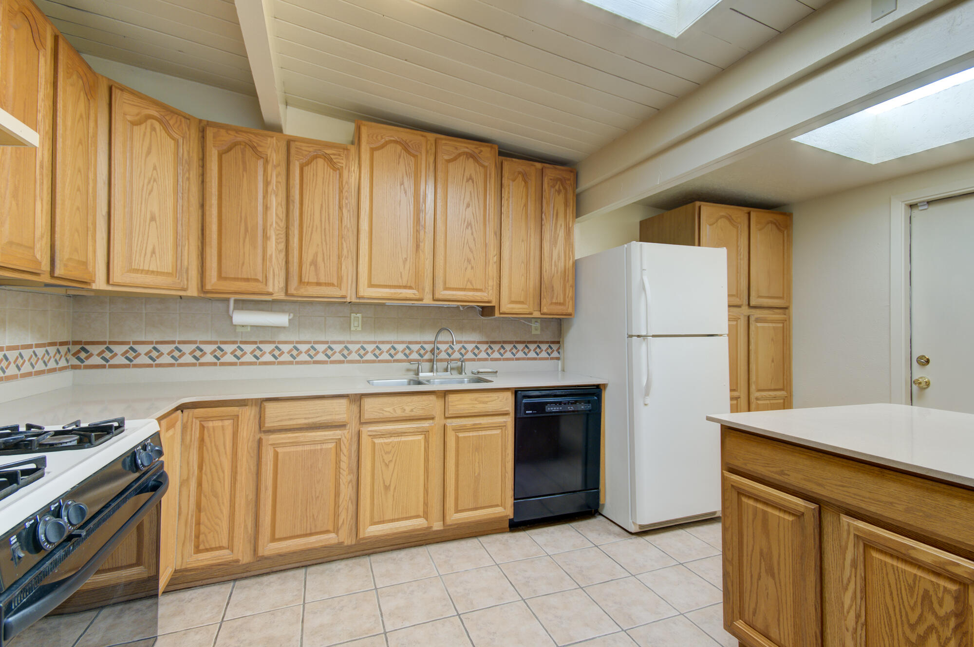 3318 Montclaire Drive NE
