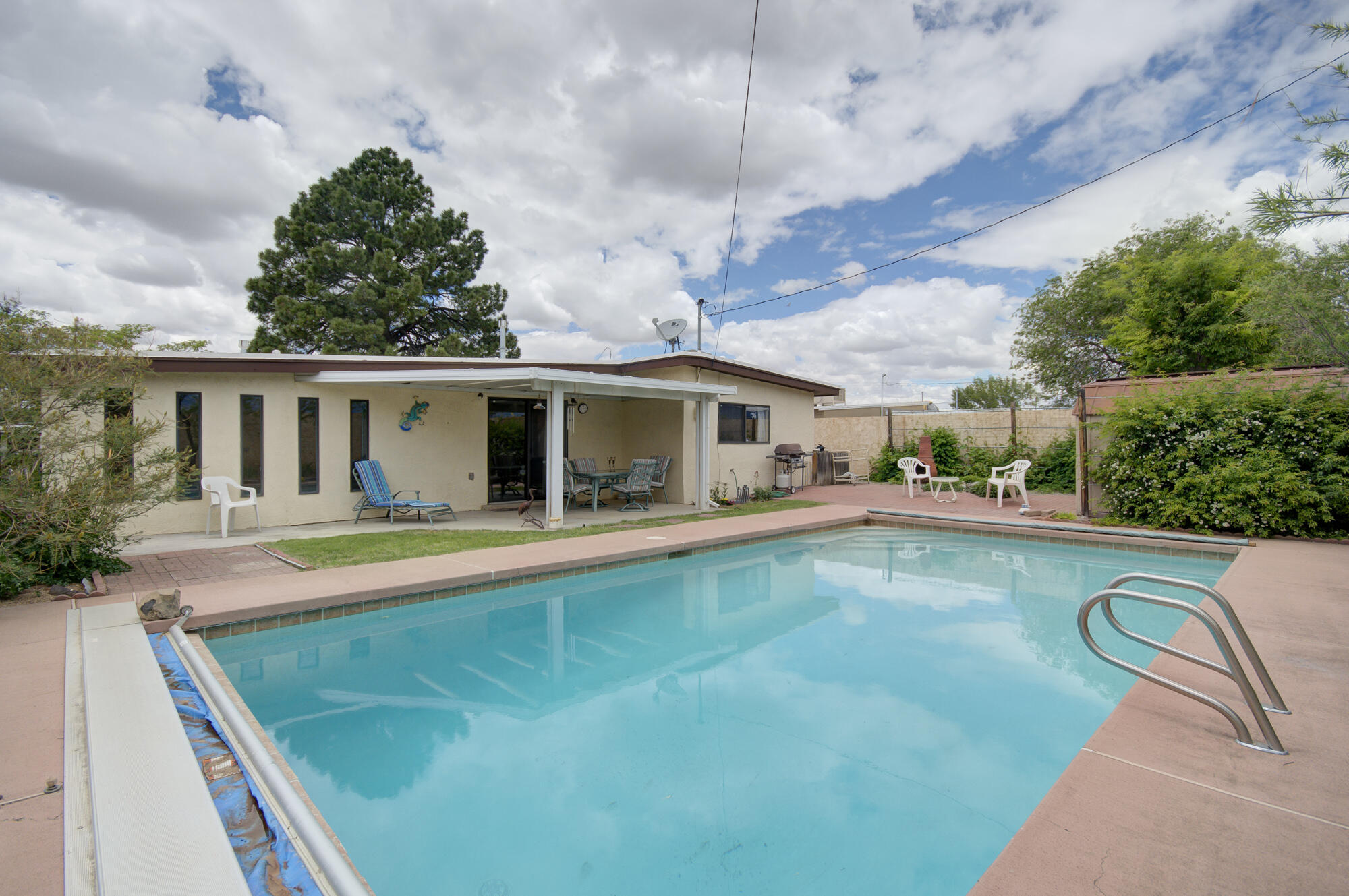 3318 Montclaire Drive NE