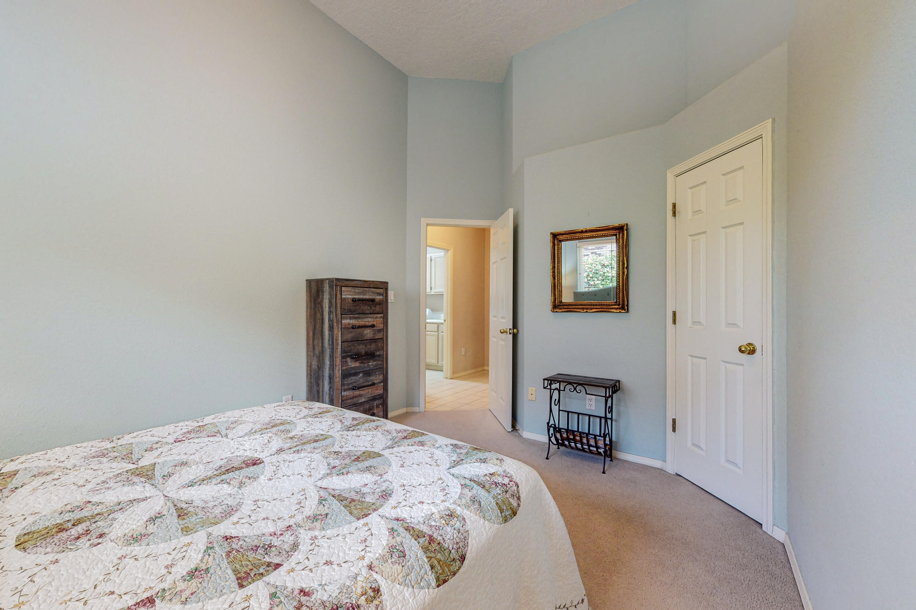 6908 Brandywine Loop NE