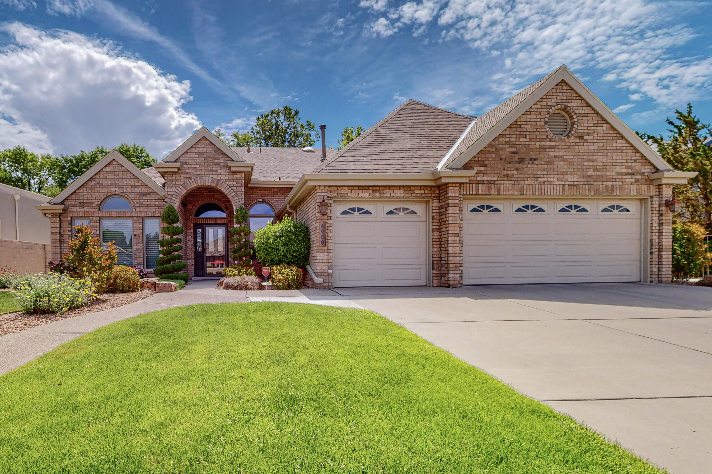 6908 Brandywine Loop NE