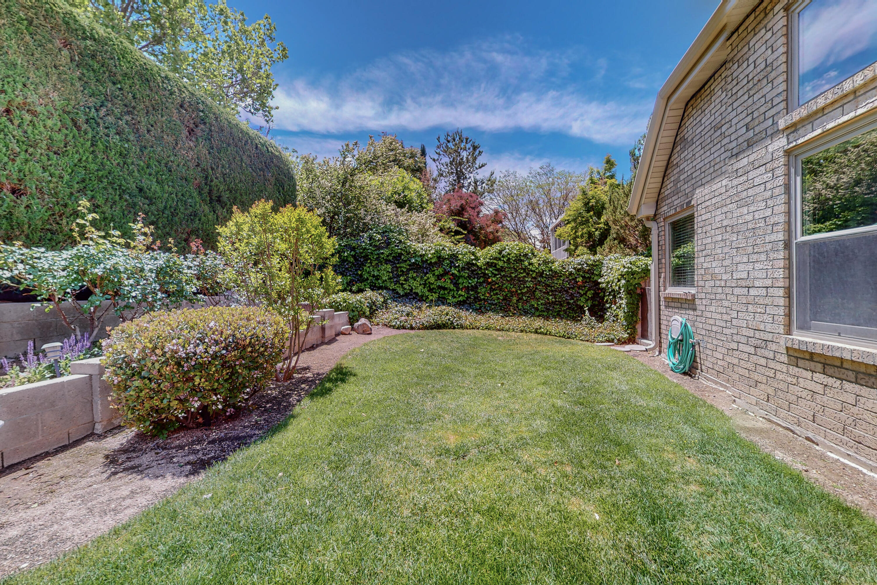 6908 Brandywine Loop NE