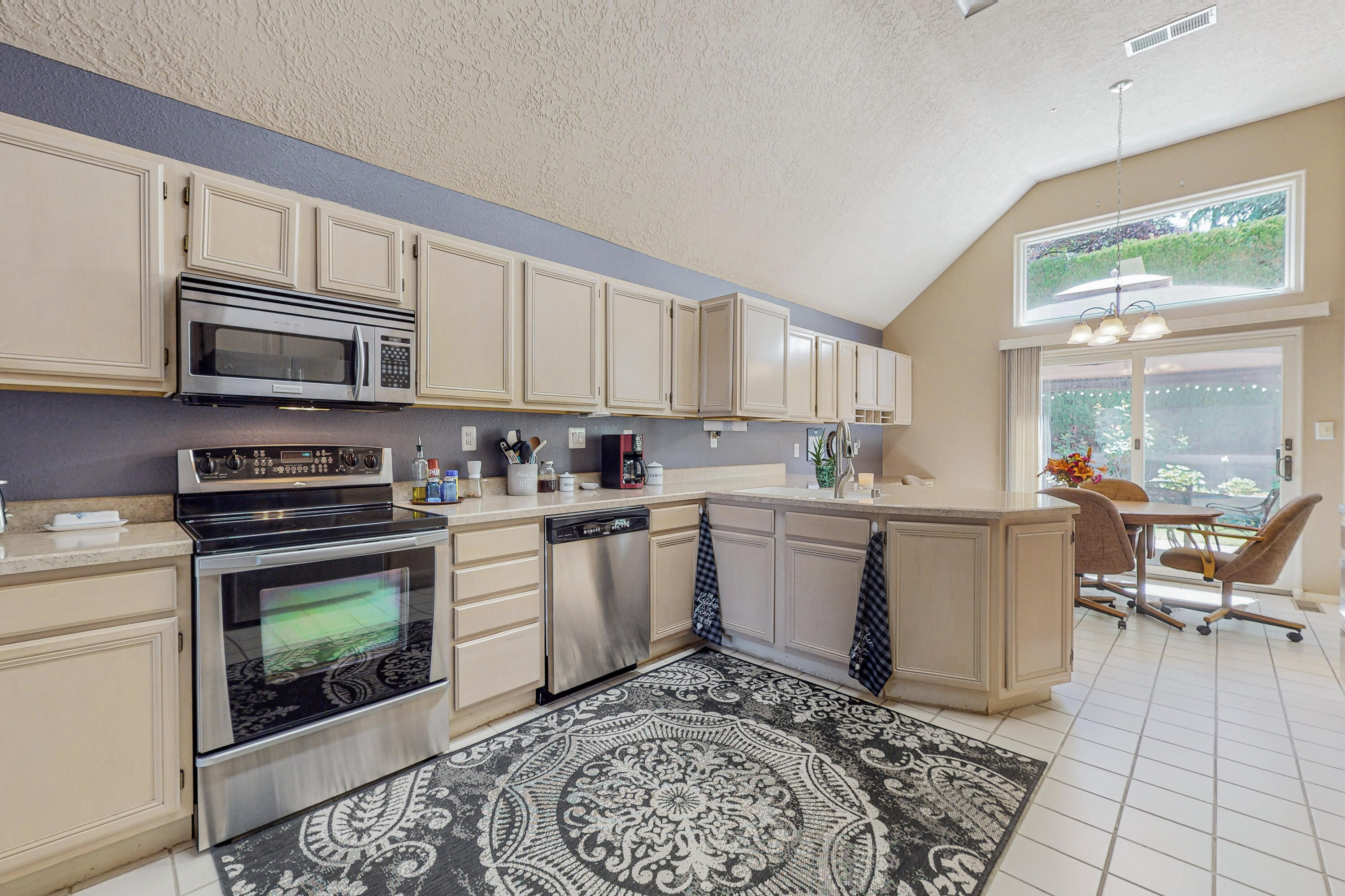 6908 Brandywine Loop NE