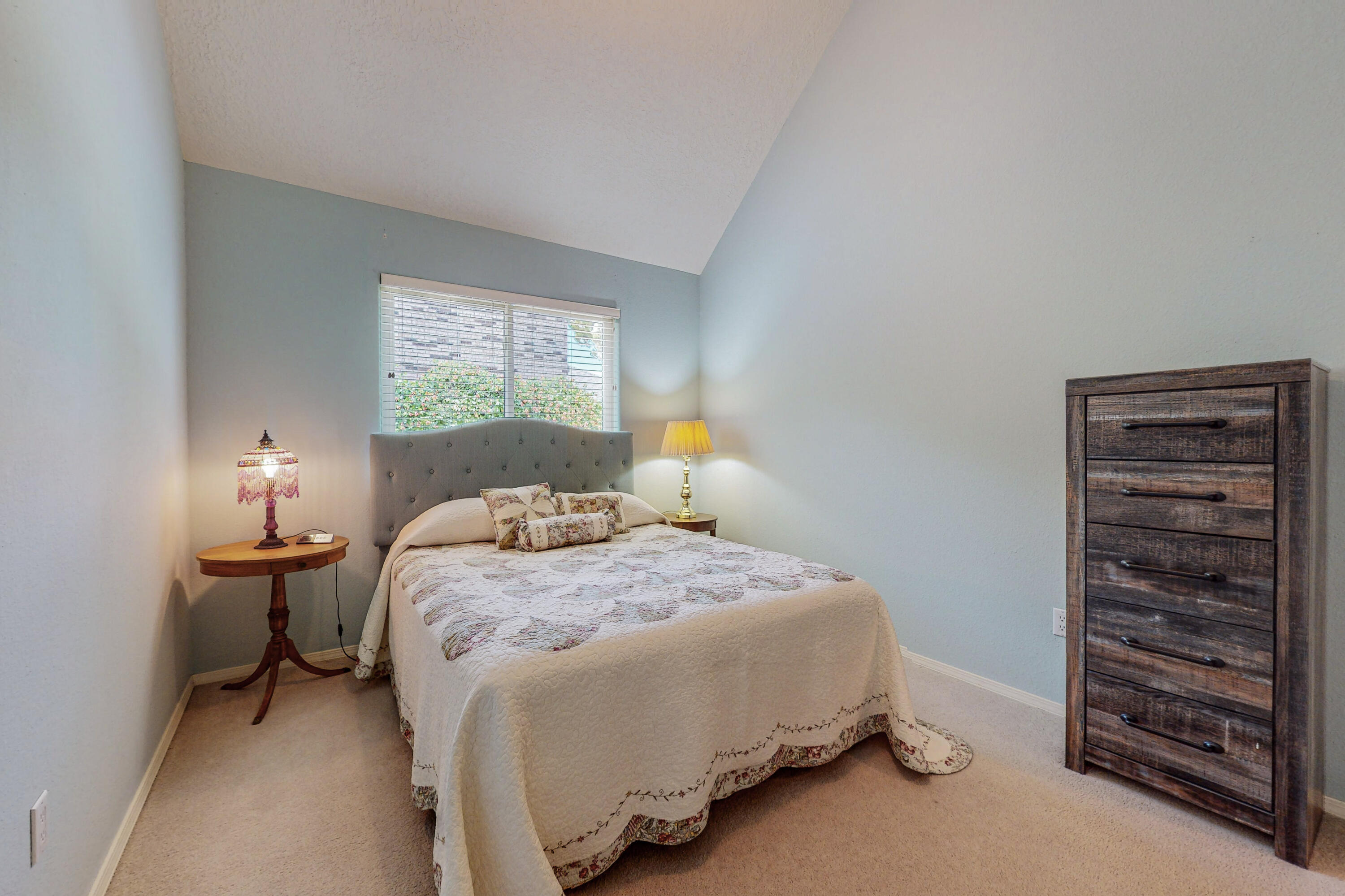 6908 Brandywine Loop NE