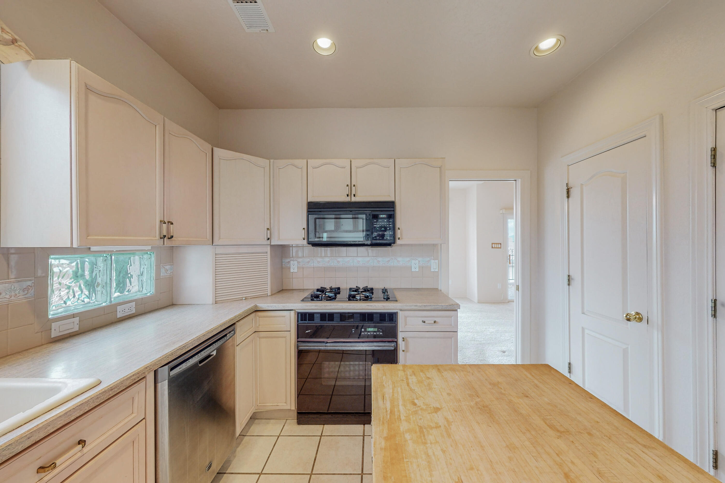 9212 San Leandro Lane NW
