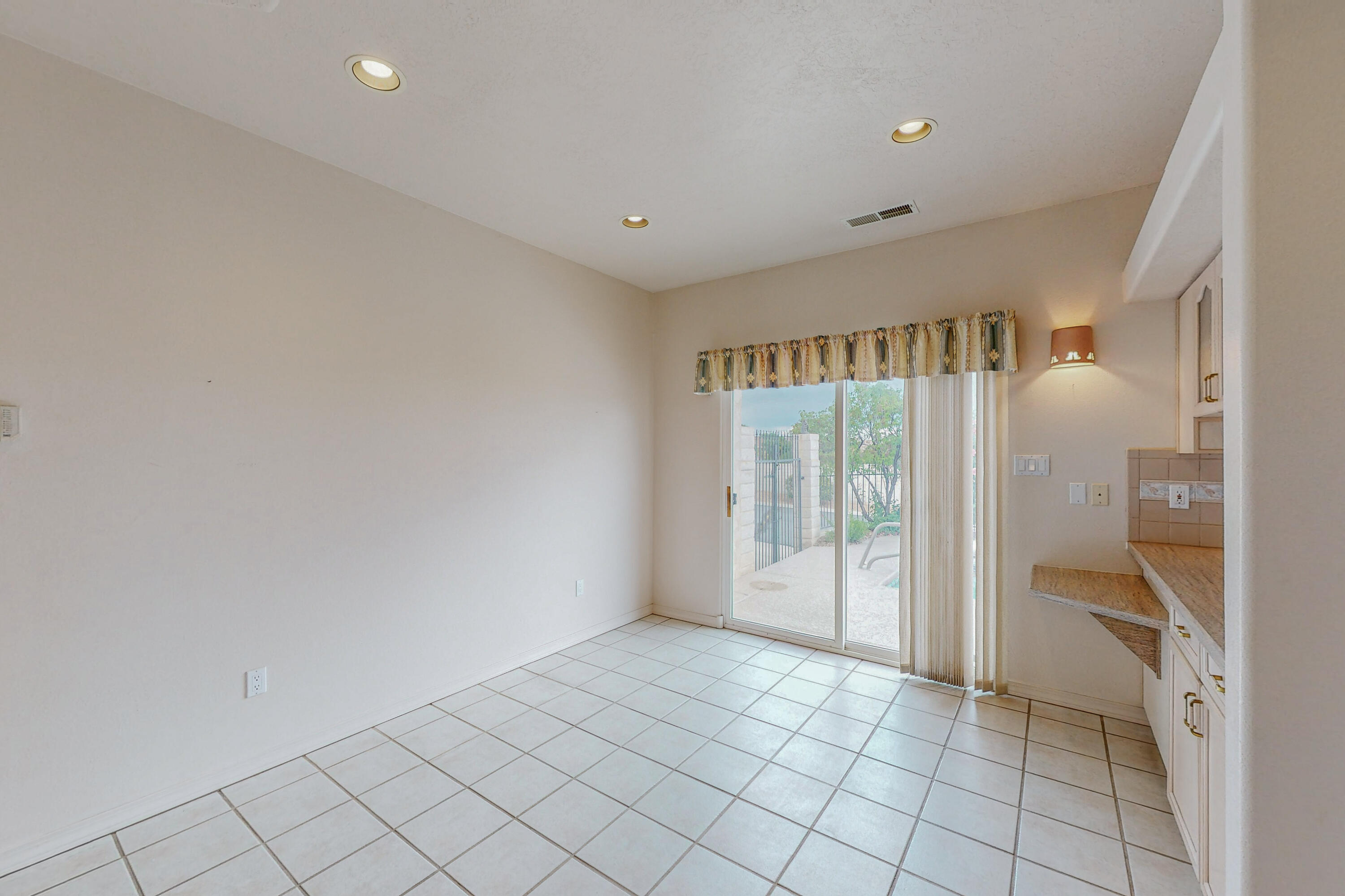 9212 San Leandro Lane NW