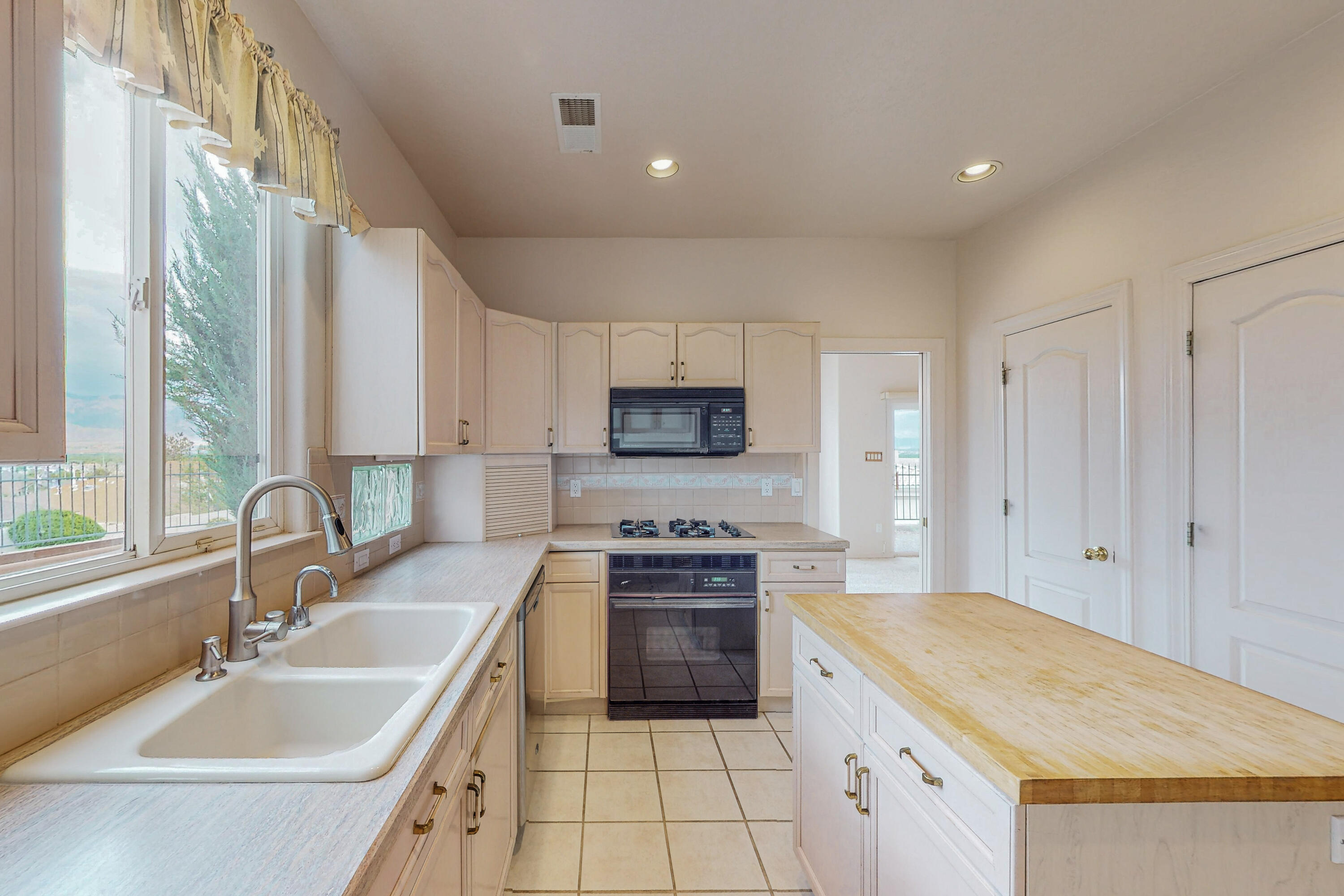 9212 San Leandro Lane NW