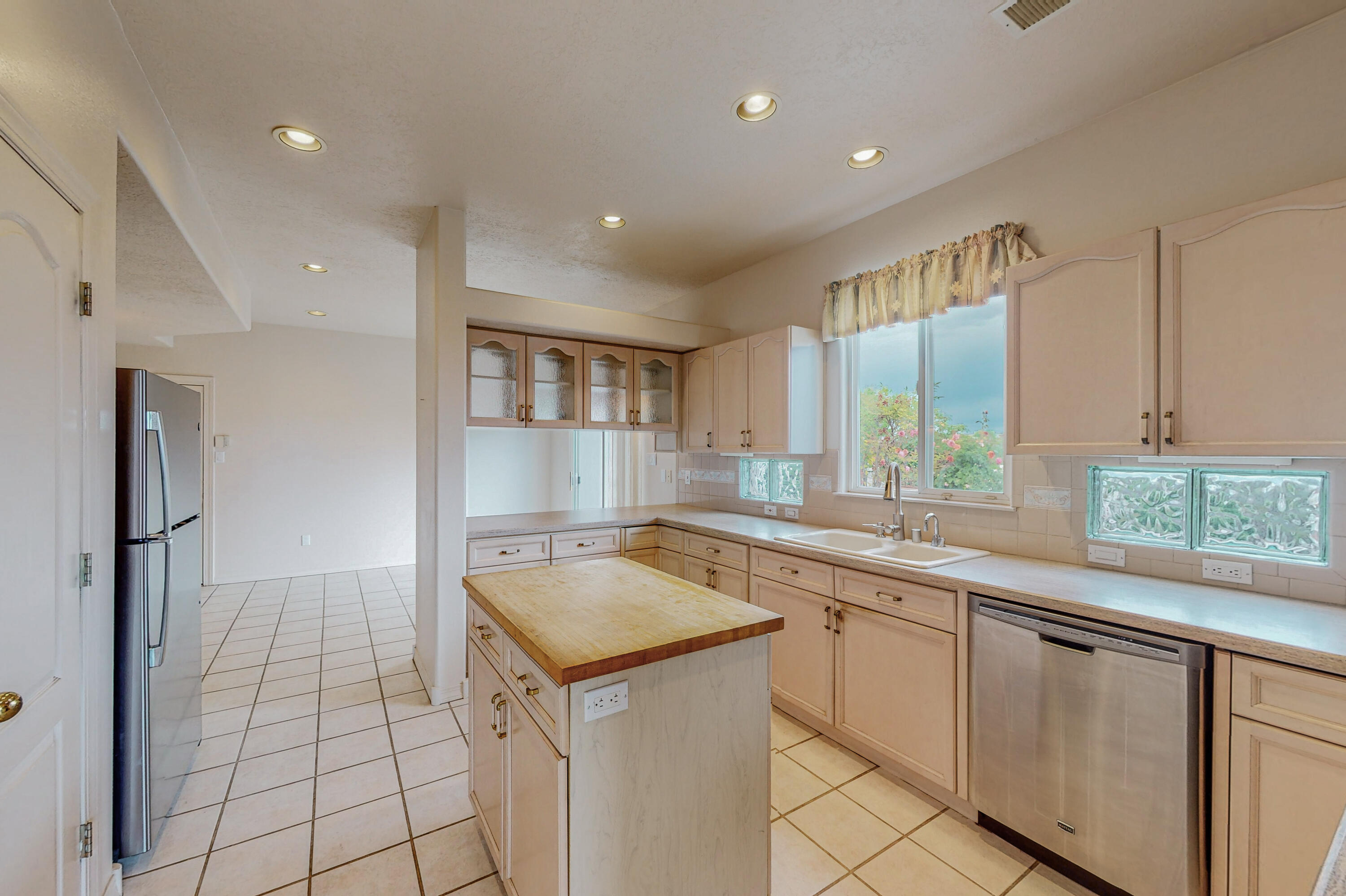 9212 San Leandro Lane NW