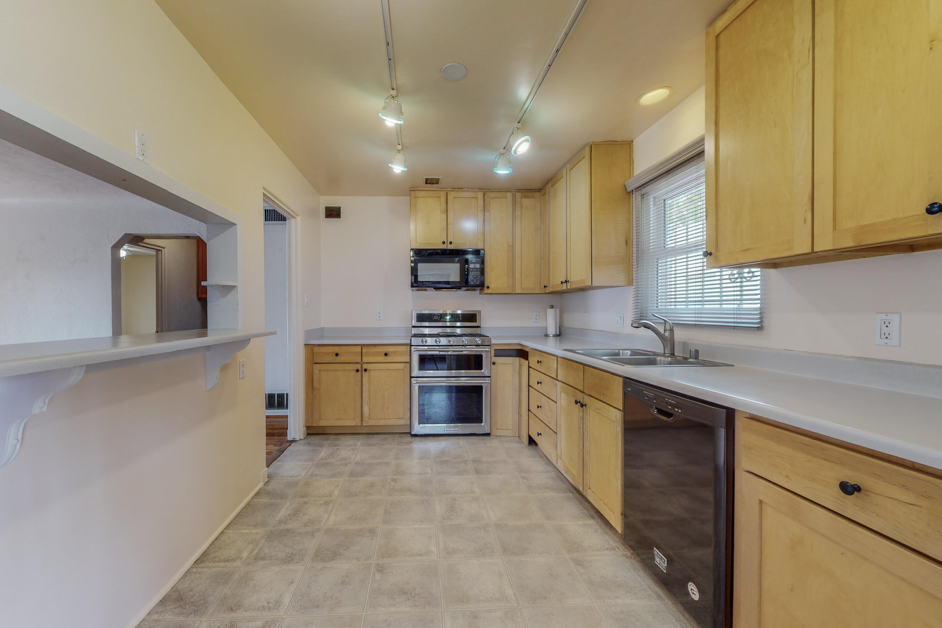 2737 Solano Drive NE