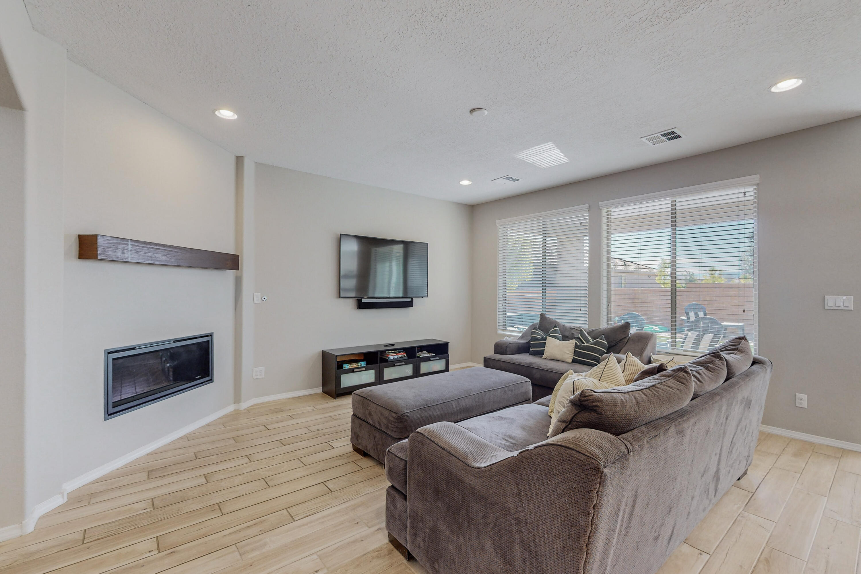 6016 Strand Loop SE