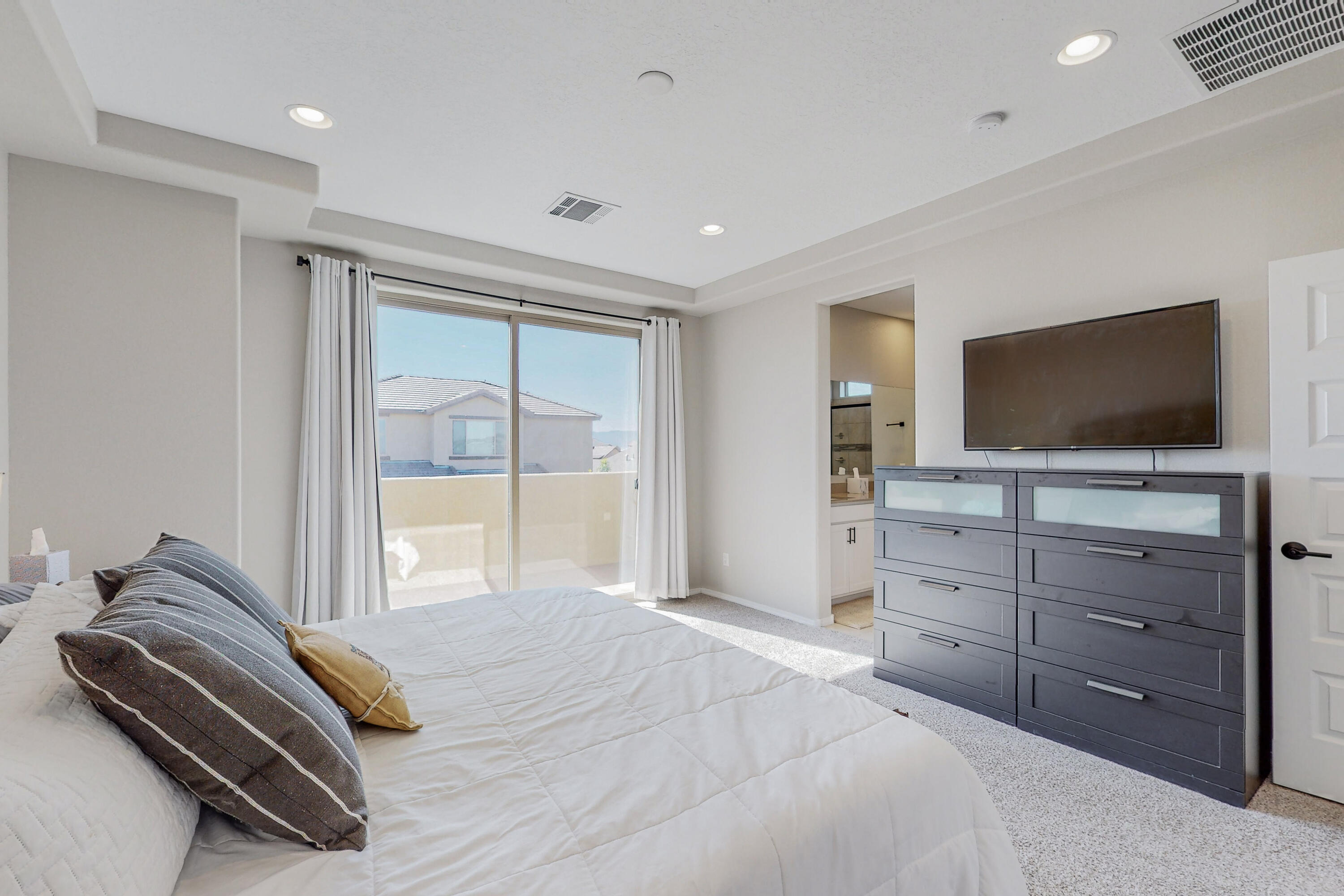 6016 Strand Loop SE
