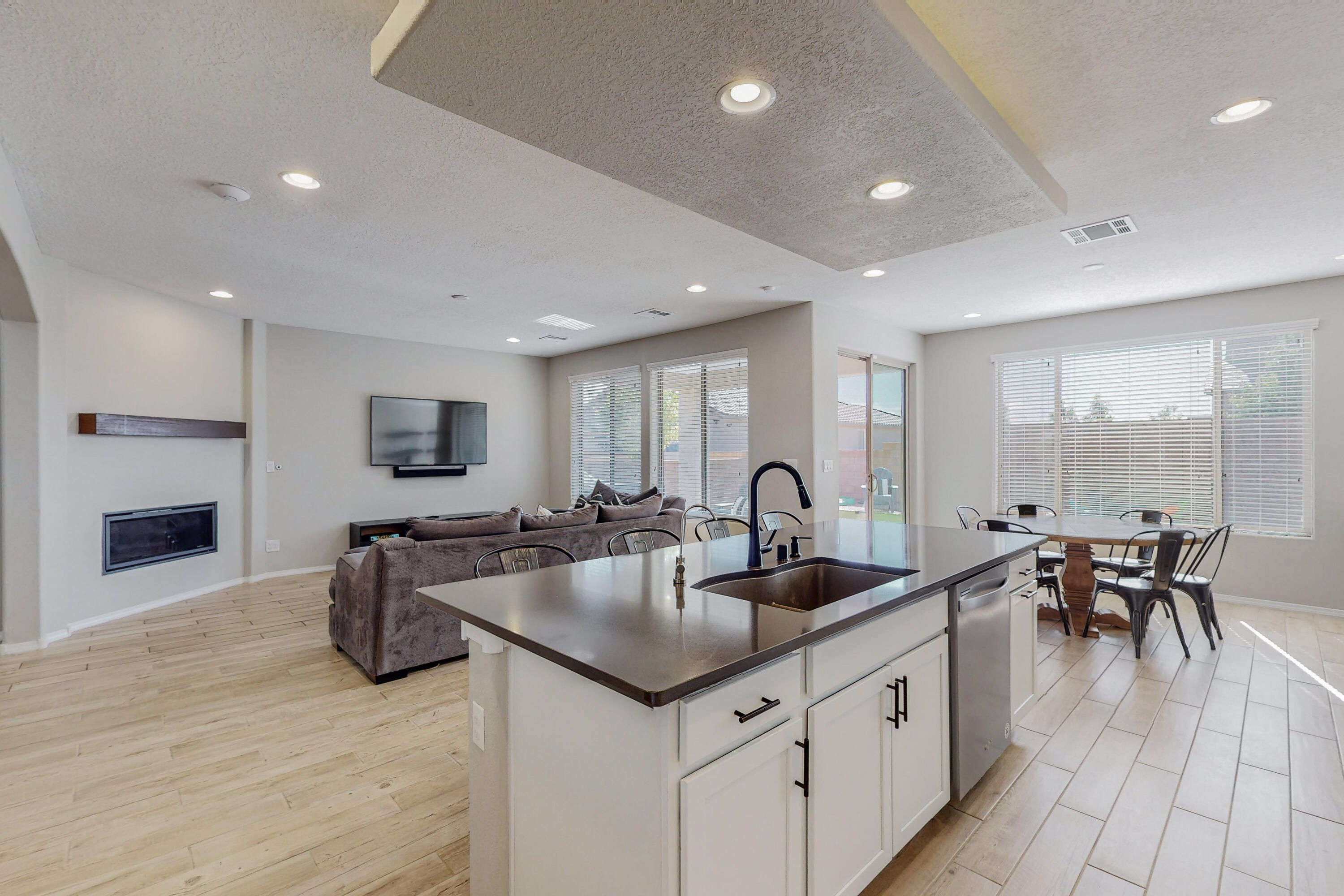 6016 Strand Loop SE