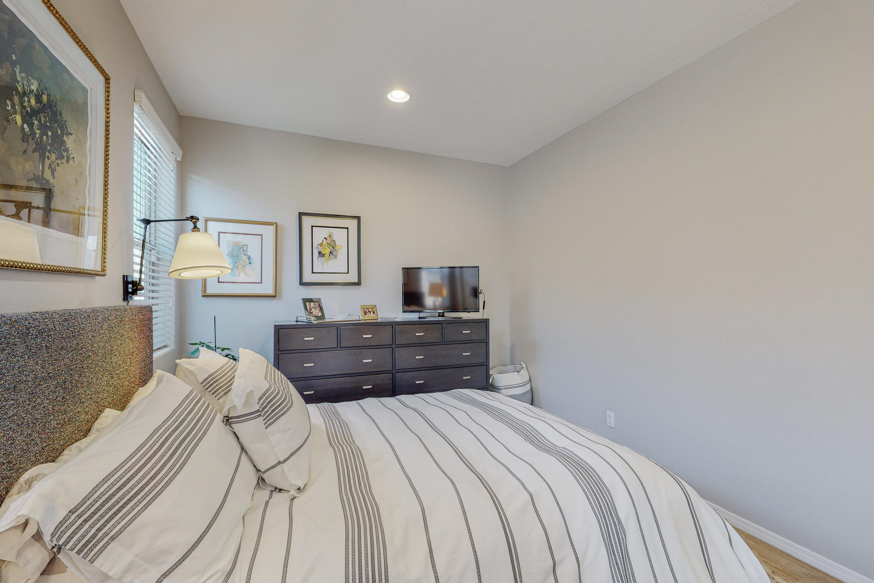 6016 Strand Loop SE