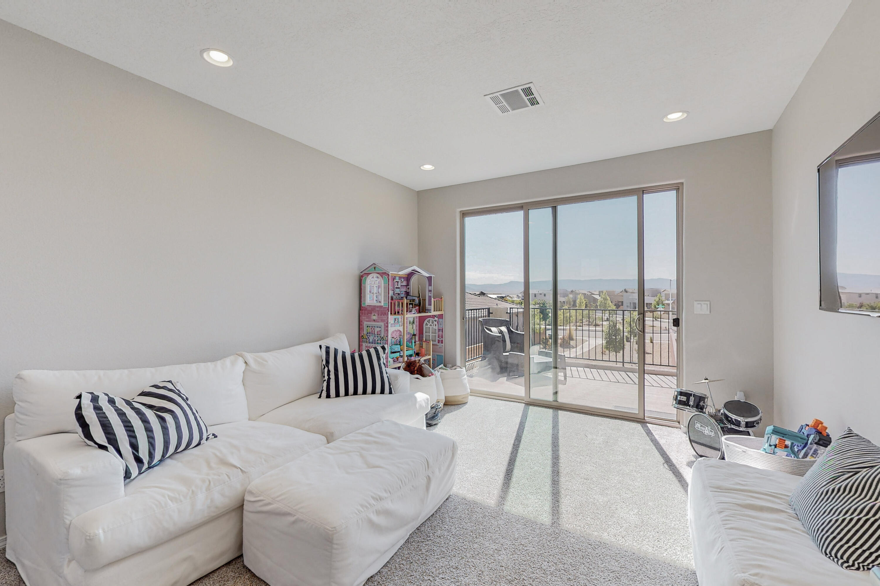 6016 Strand Loop SE