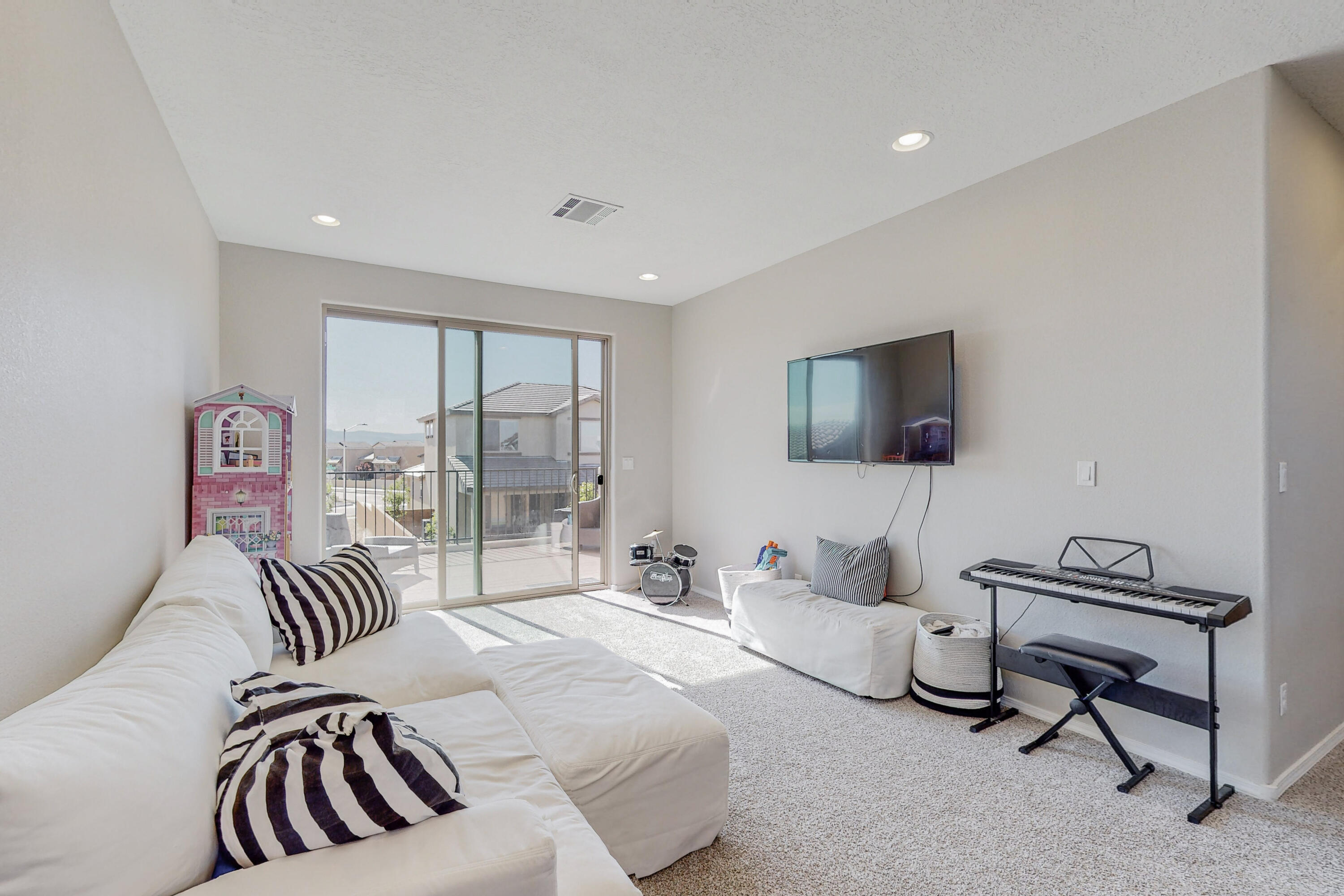 6016 Strand Loop SE