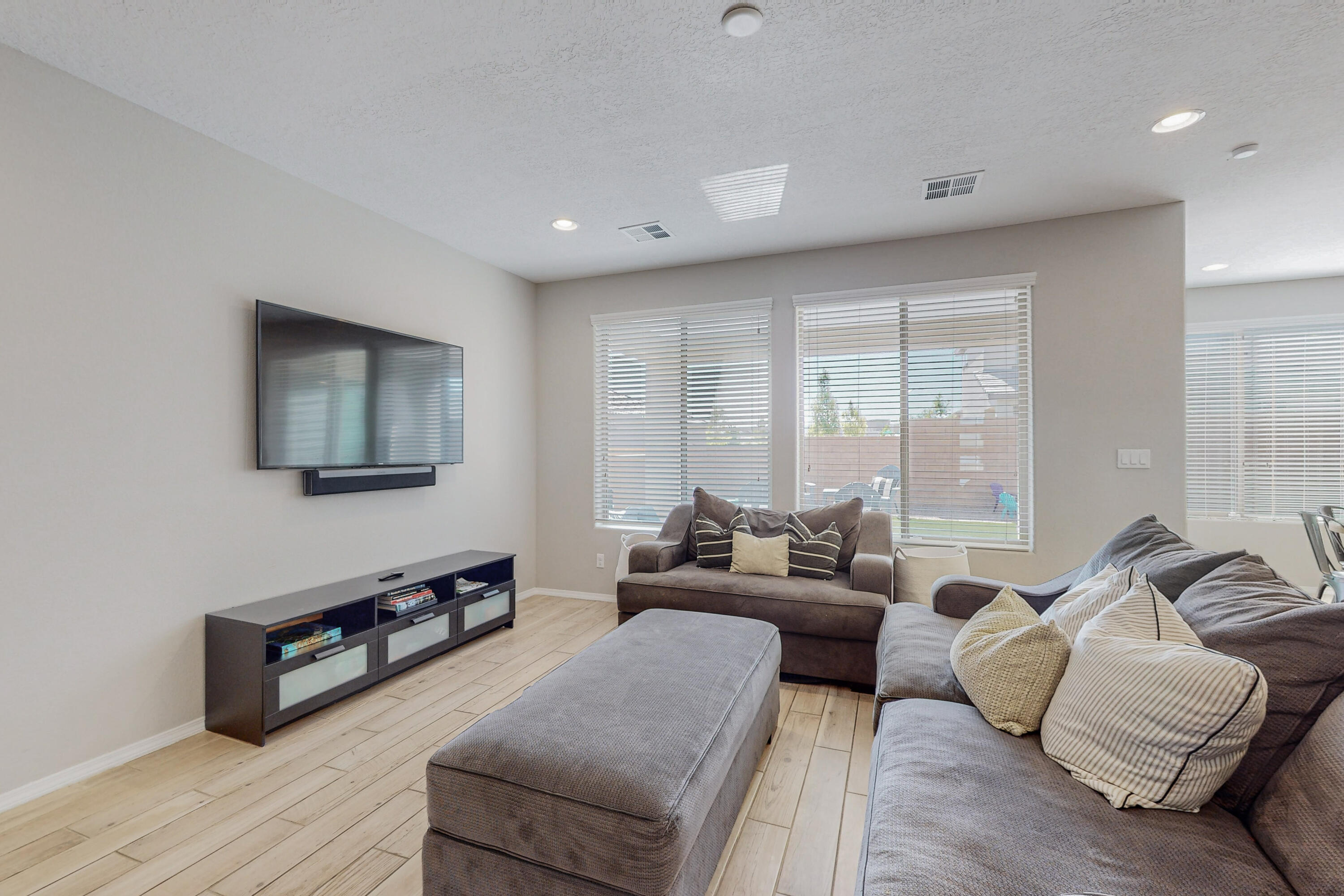 6016 Strand Loop SE