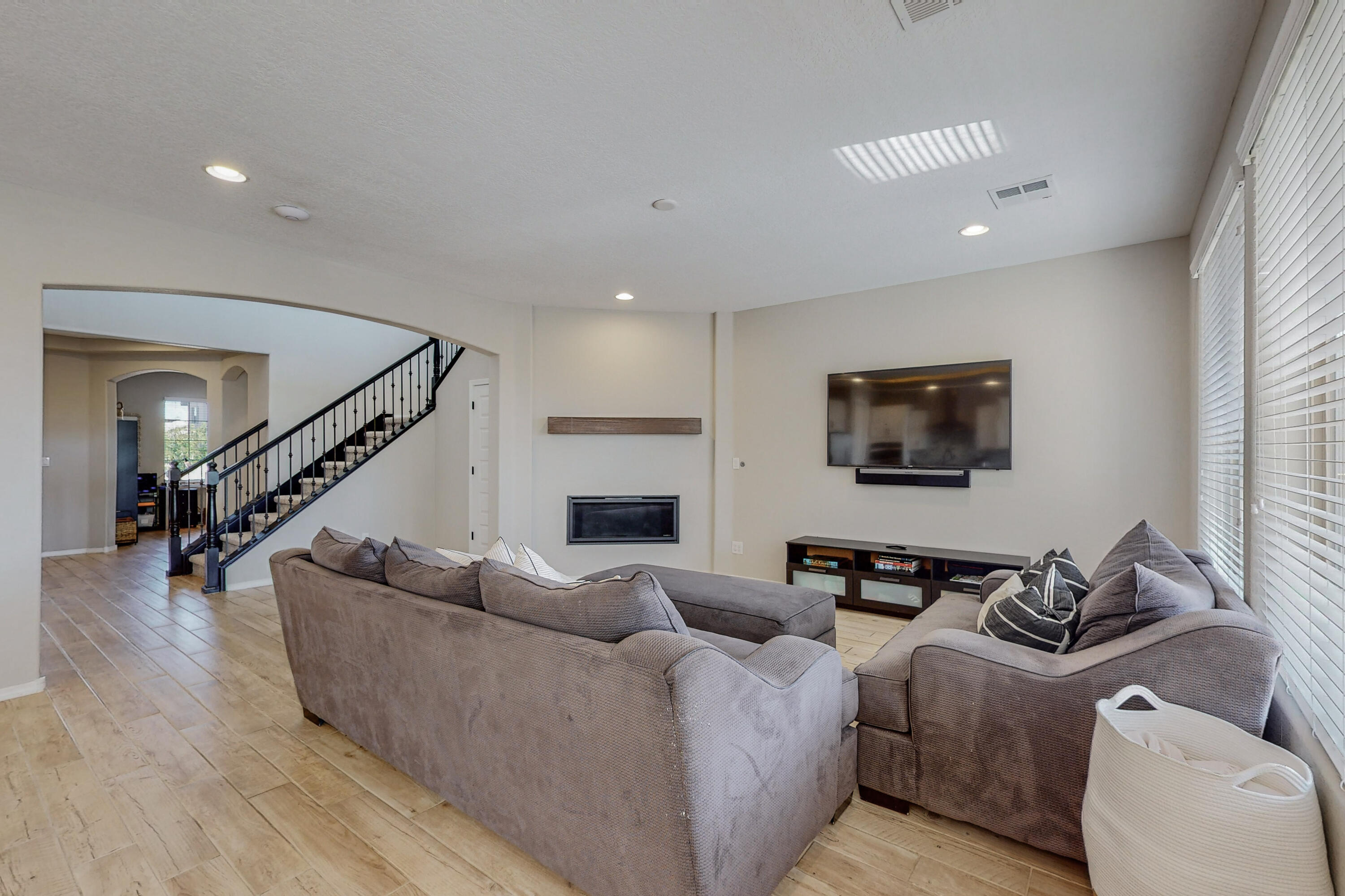 6016 Strand Loop SE