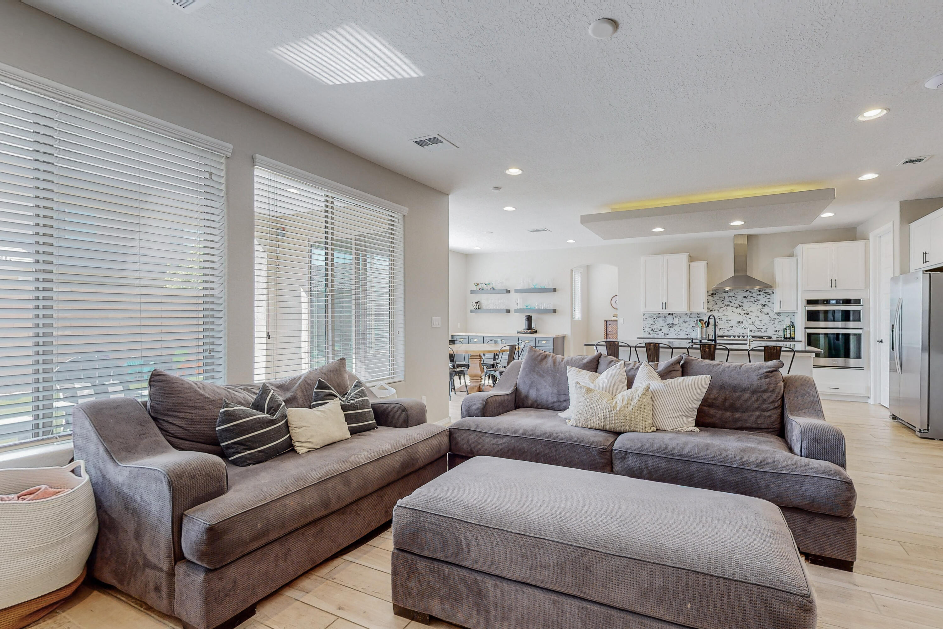 6016 Strand Loop SE