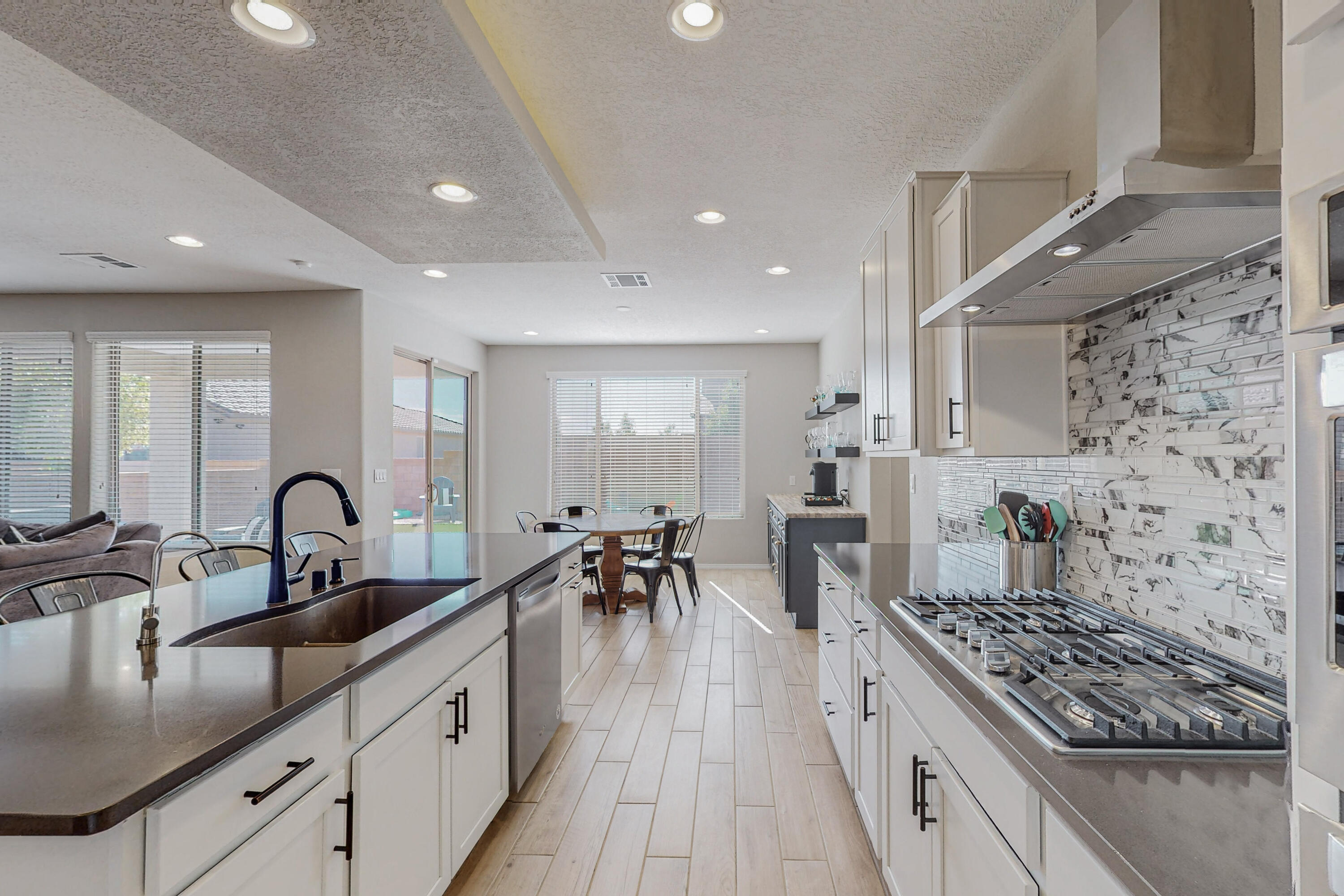 6016 Strand Loop SE