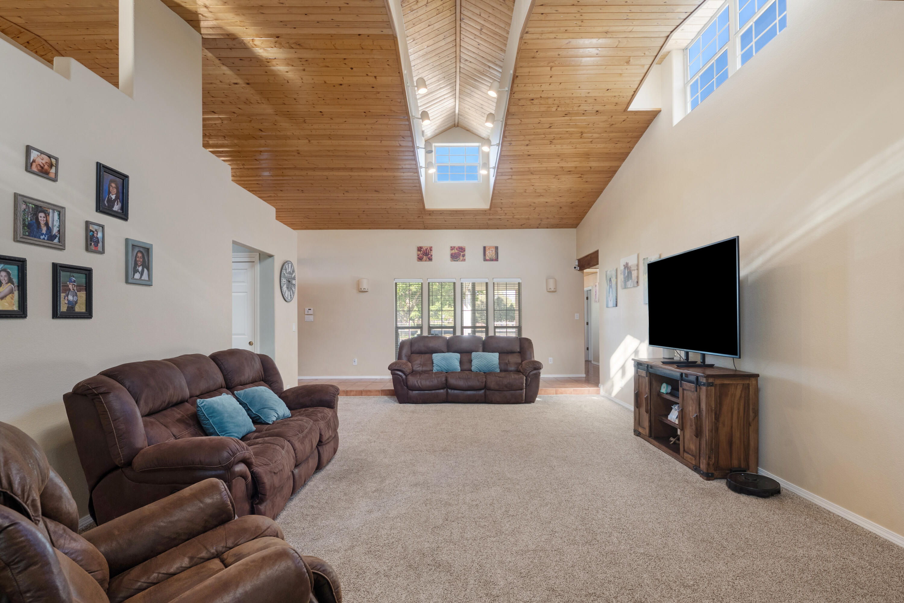 6928 Della Drive