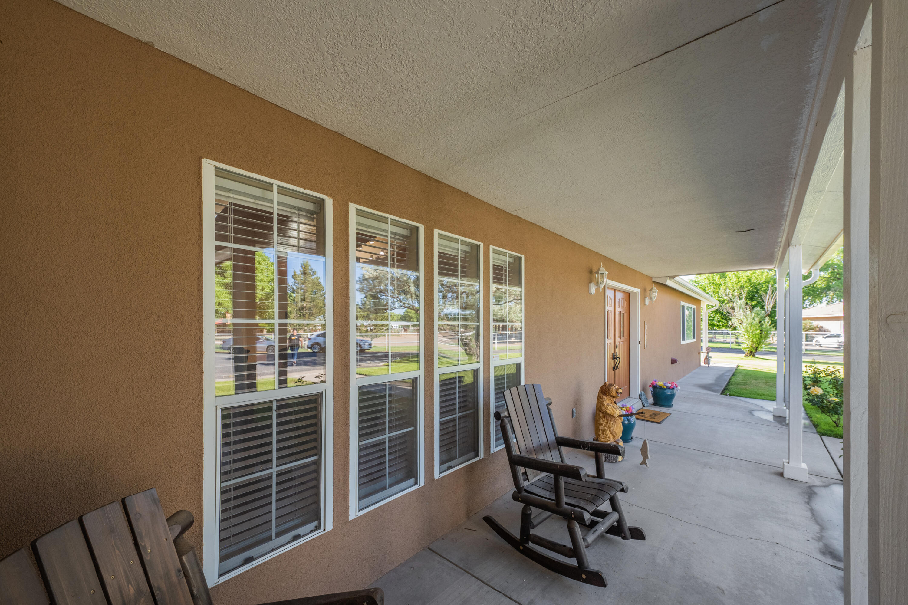6928 Della Drive