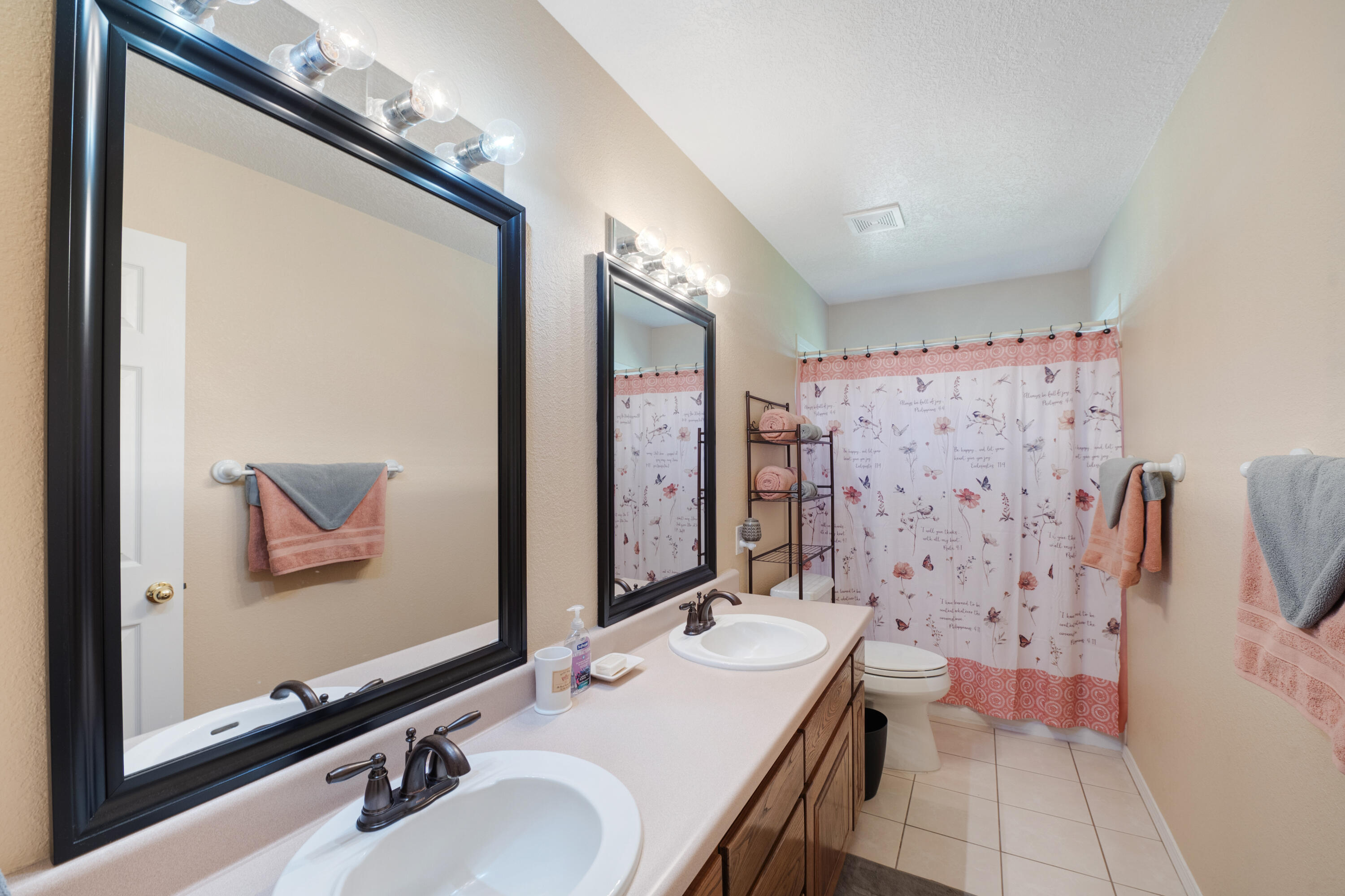 6928 Della Drive