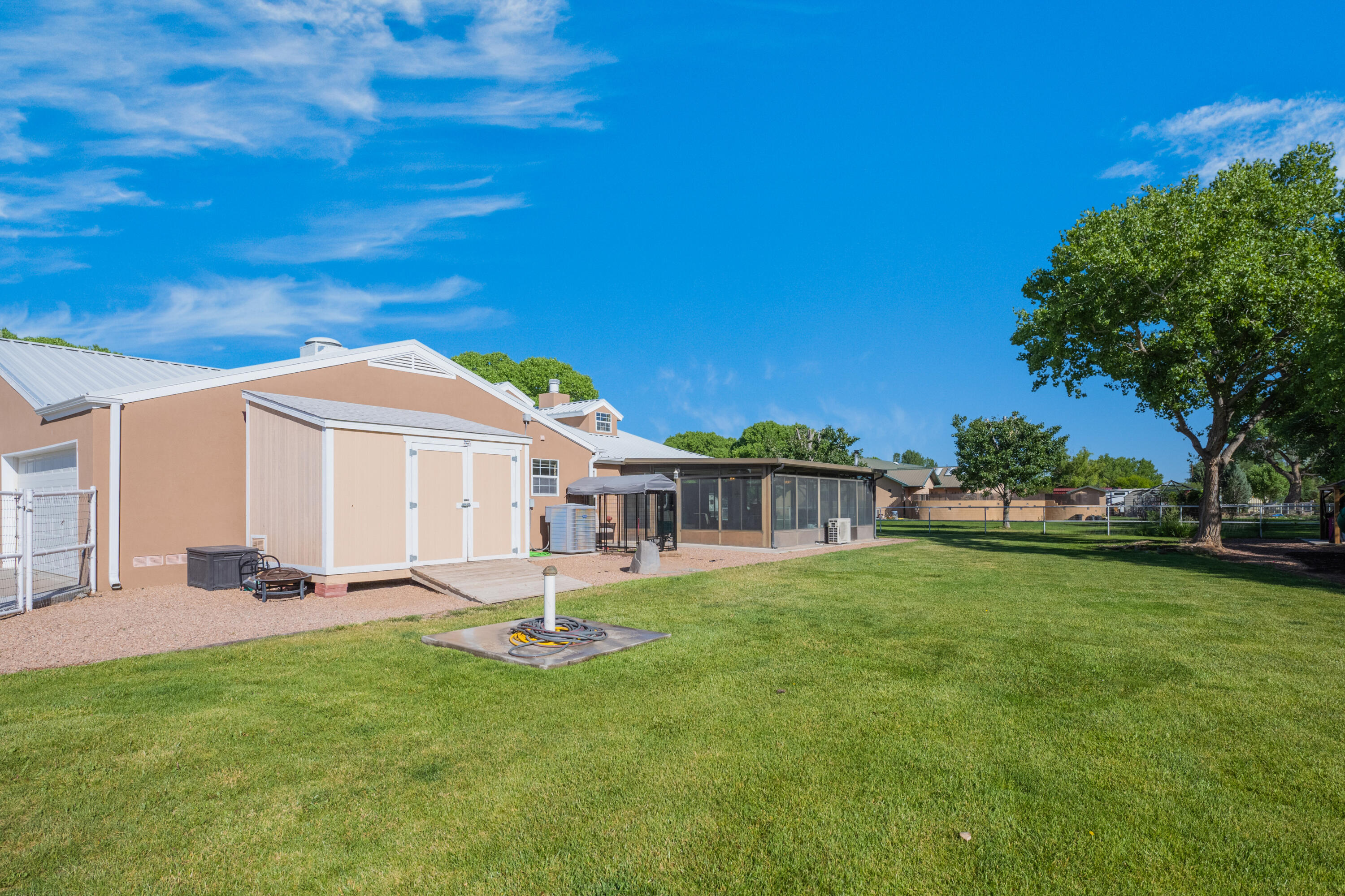 6928 Della Drive