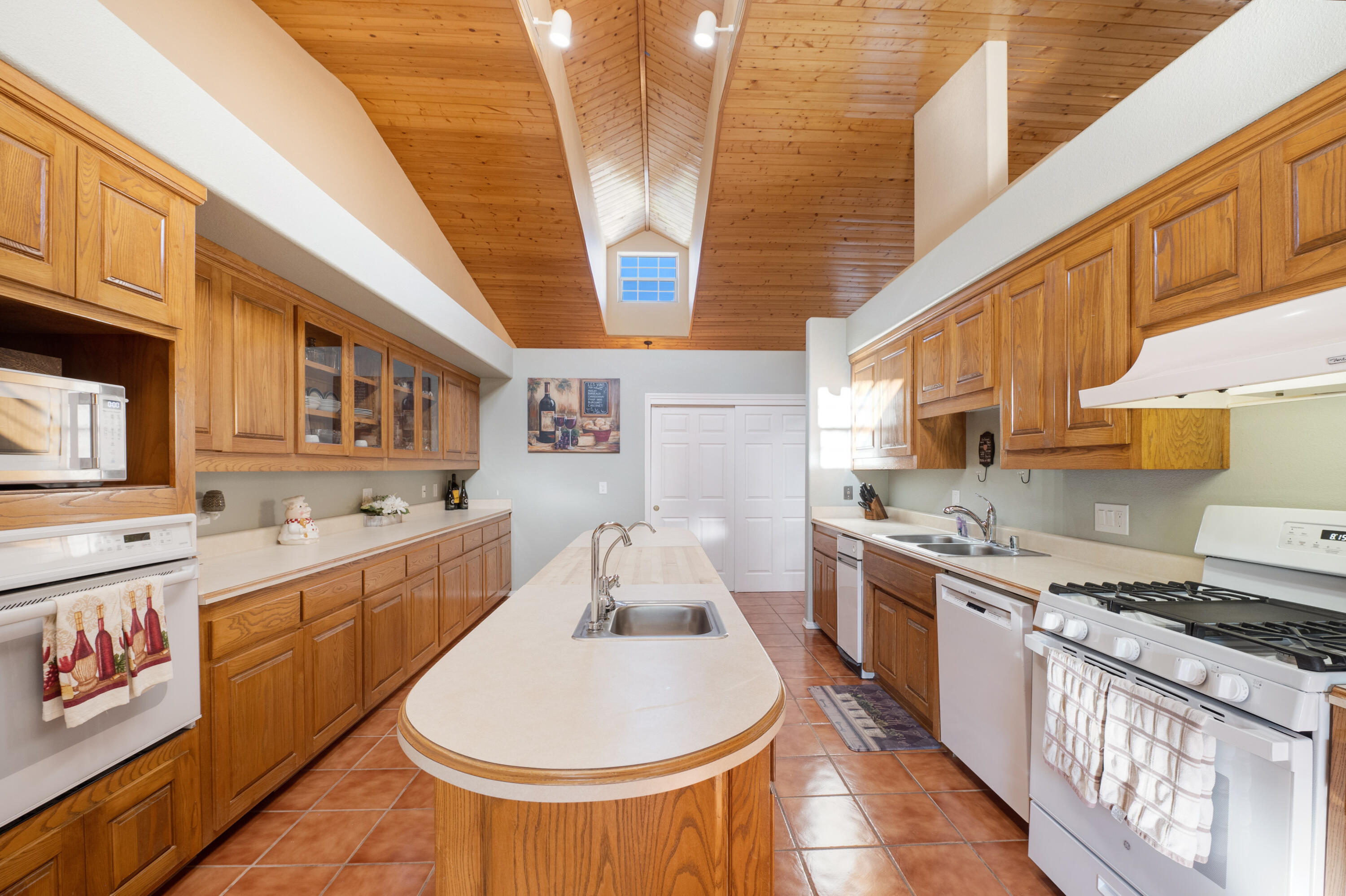 6928 Della Drive