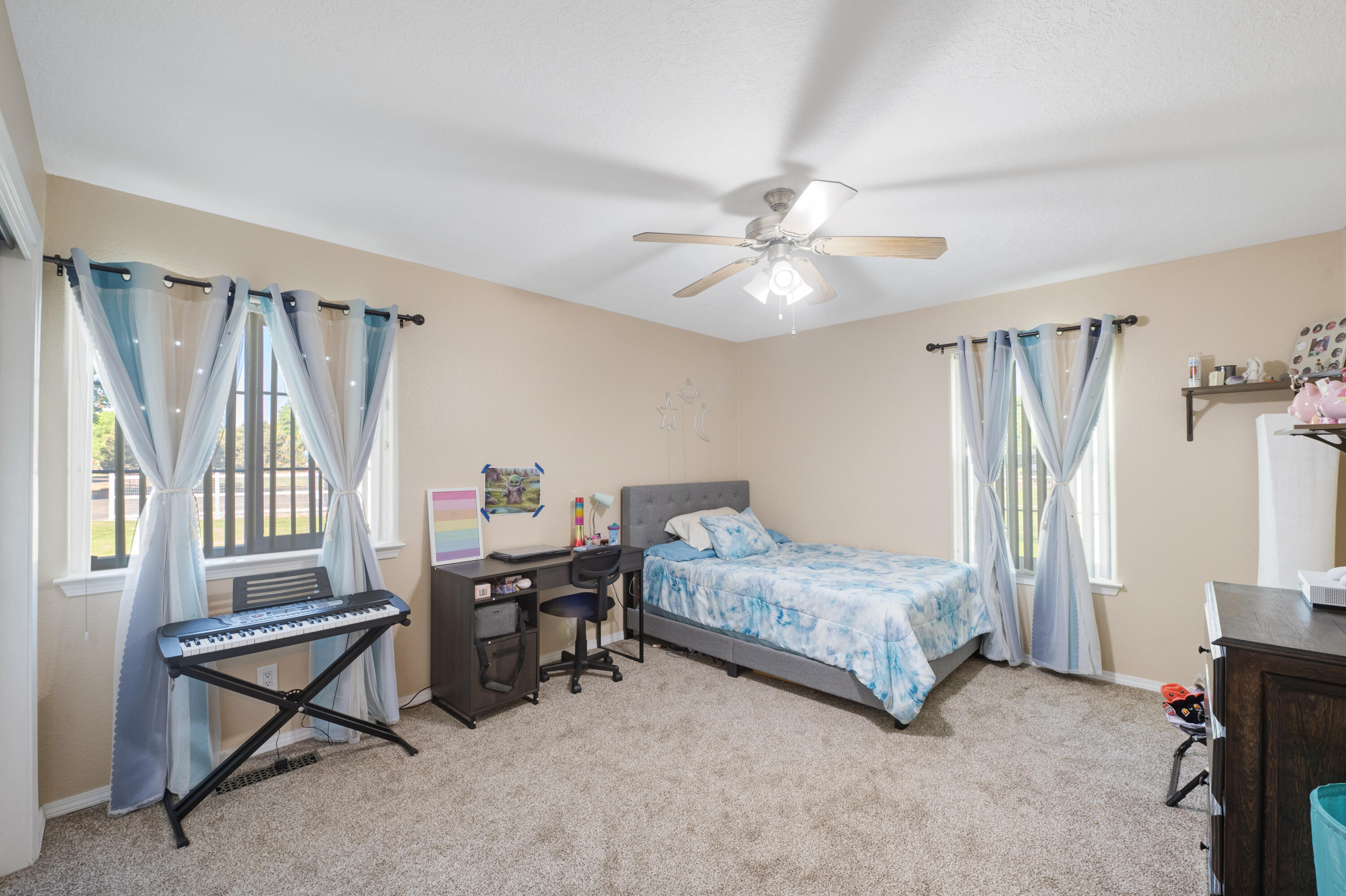 6928 Della Drive