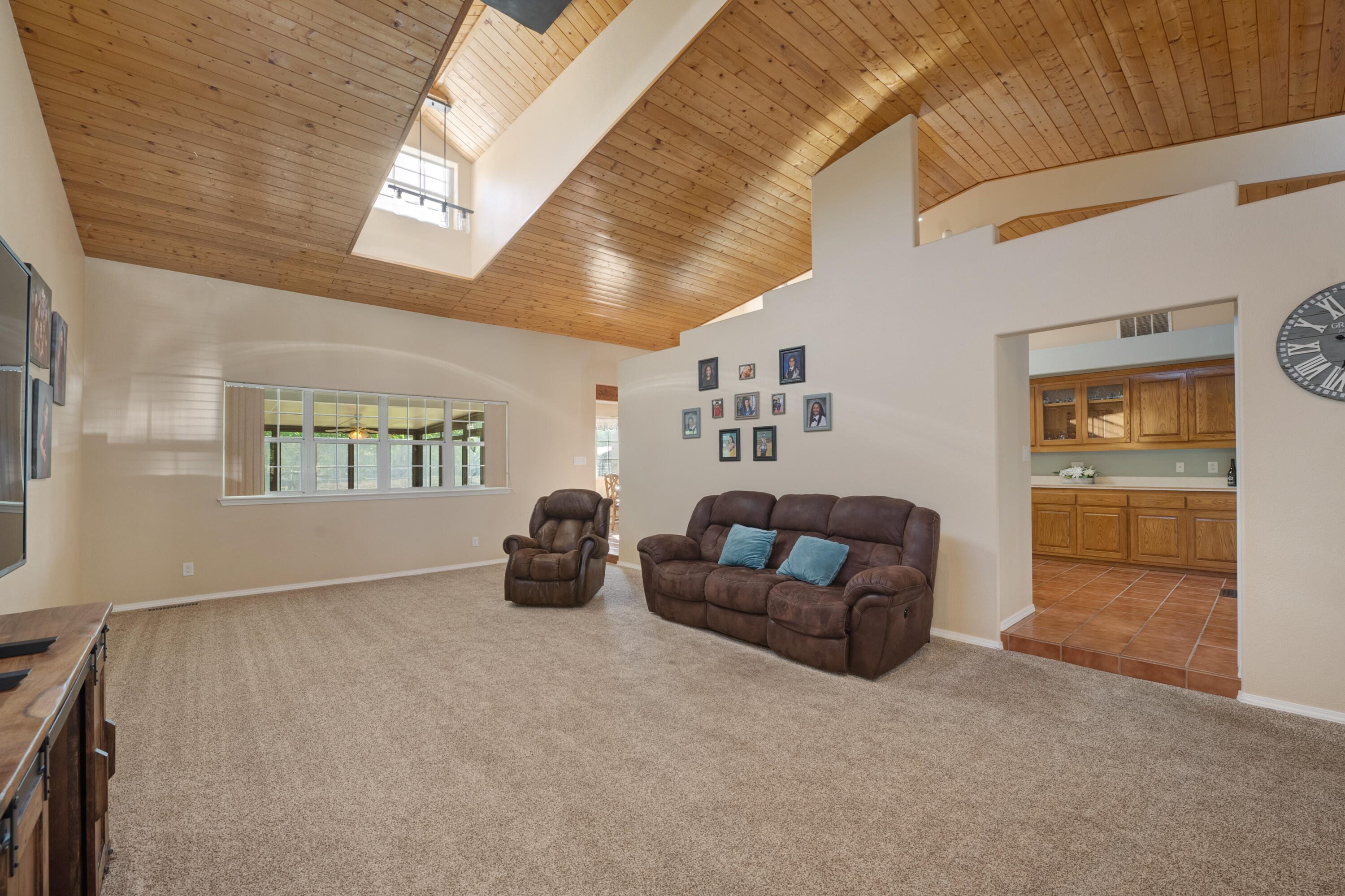6928 Della Drive