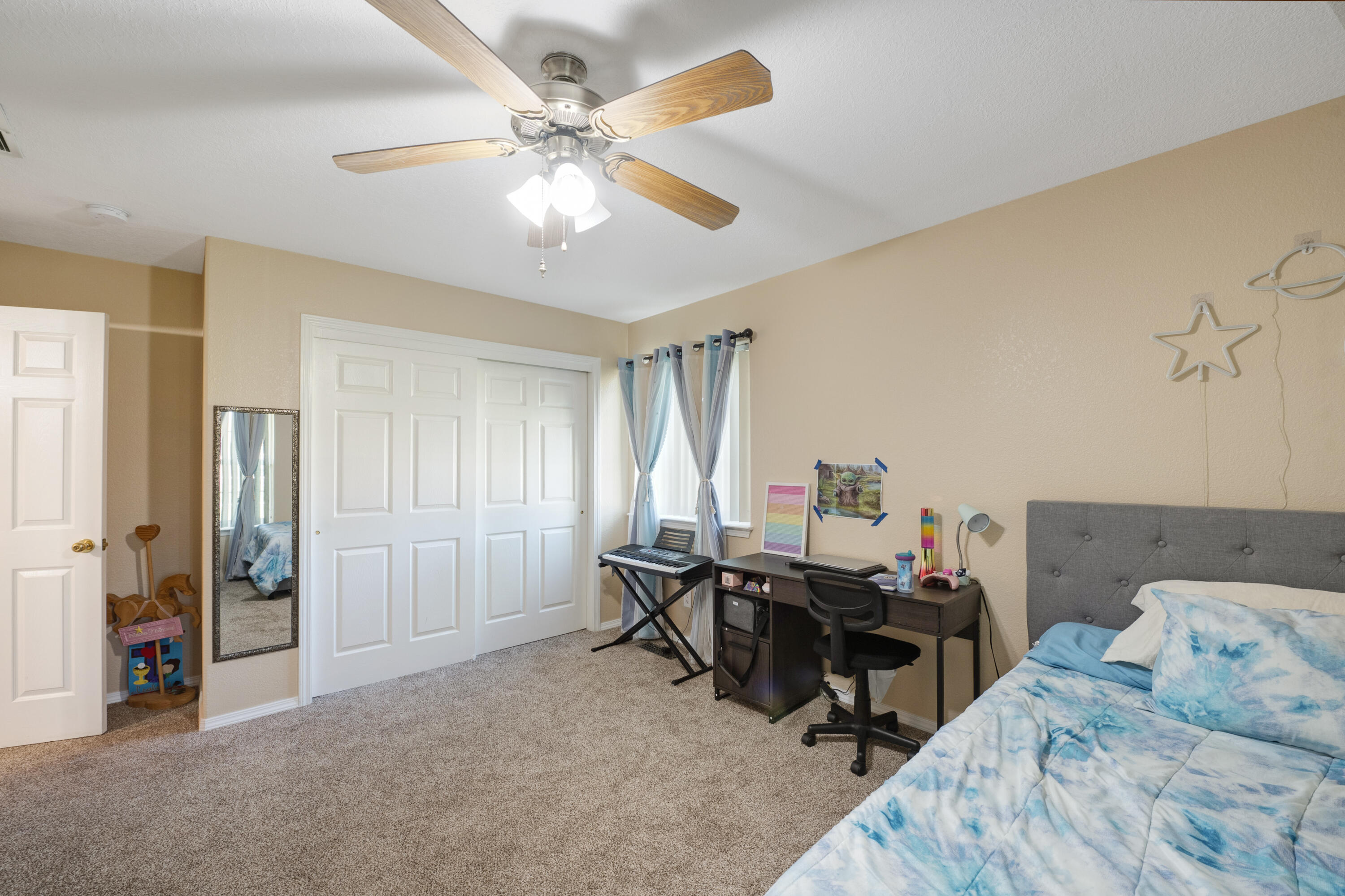 6928 Della Drive