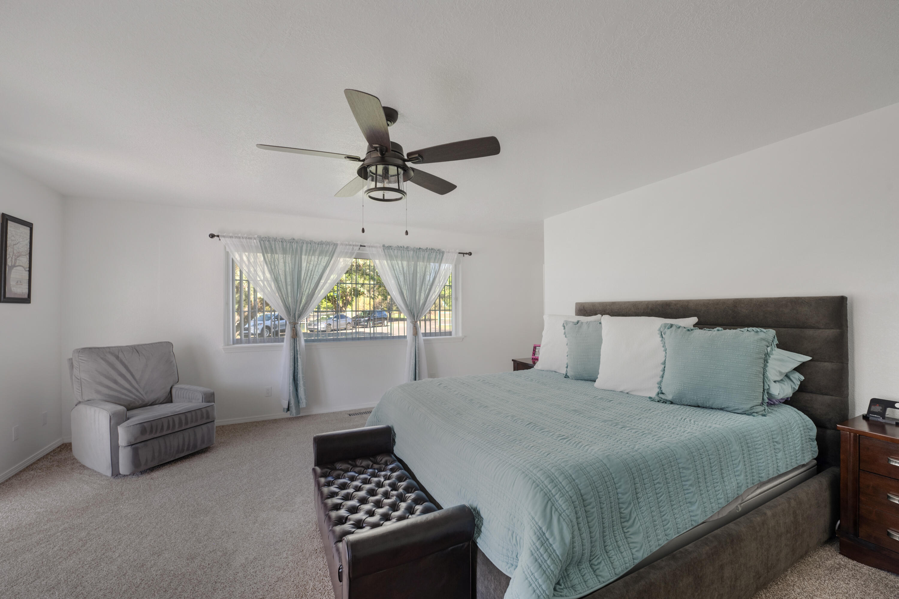 6928 Della Drive