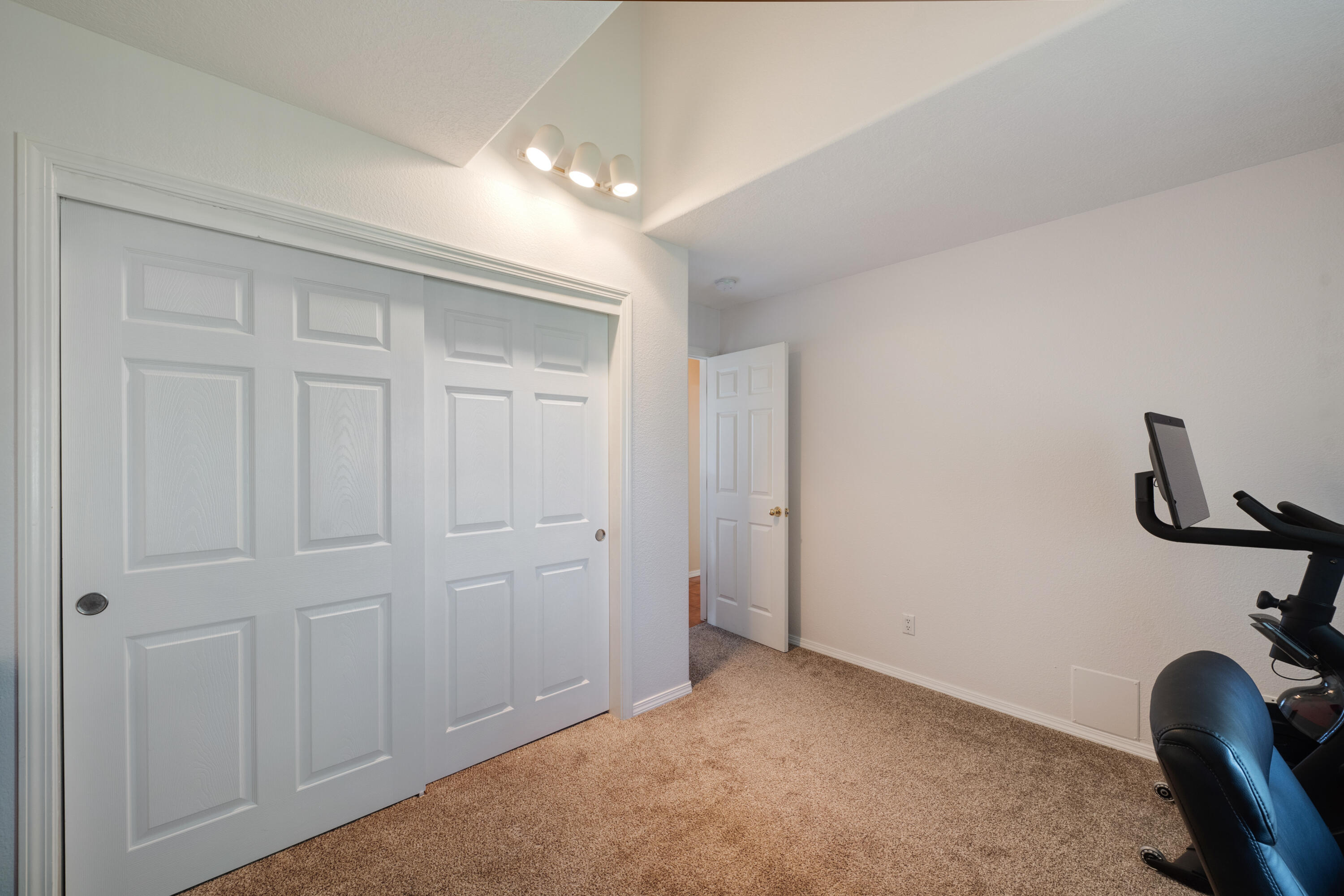 6928 Della Drive