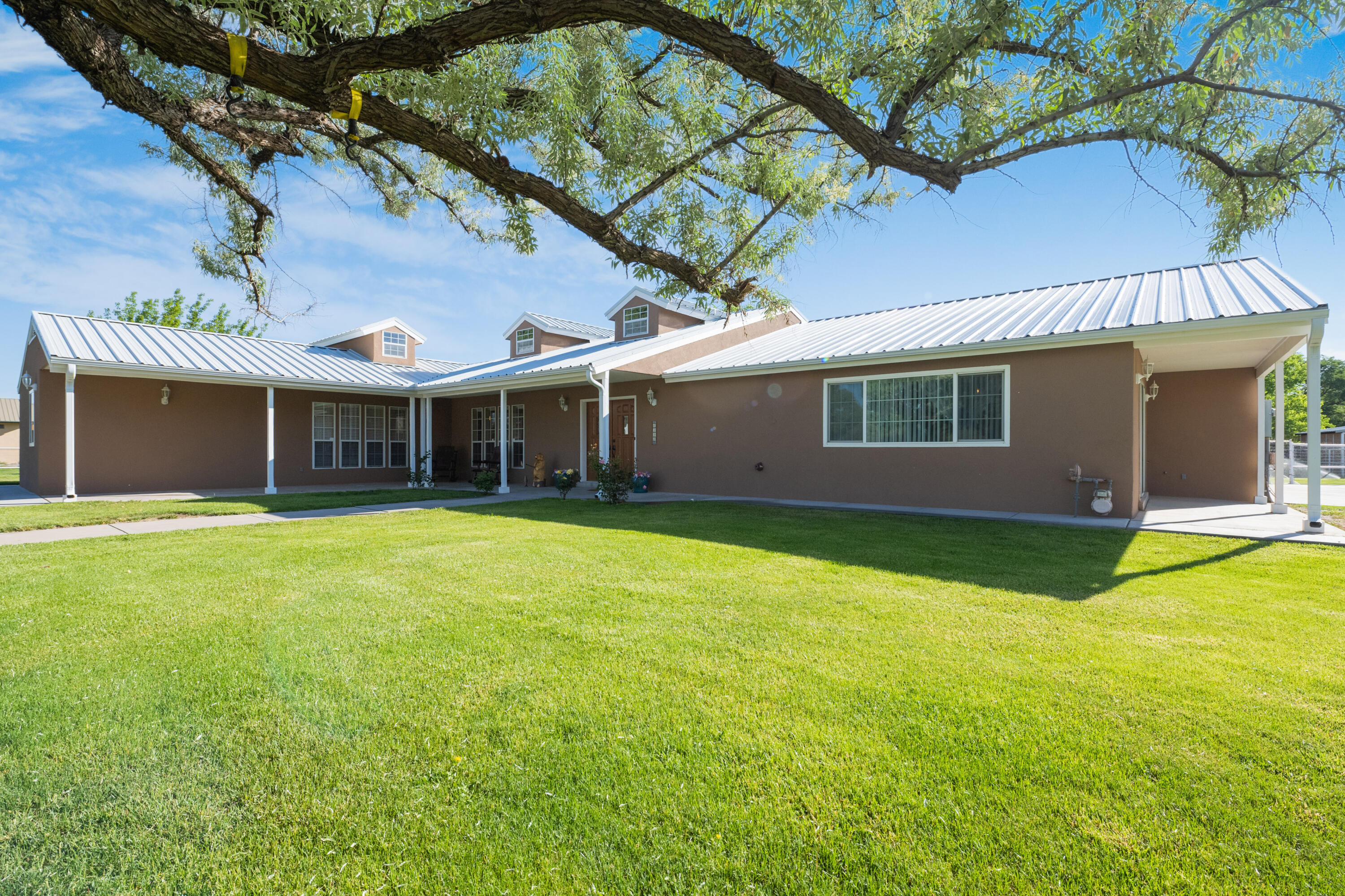 6928 Della Drive