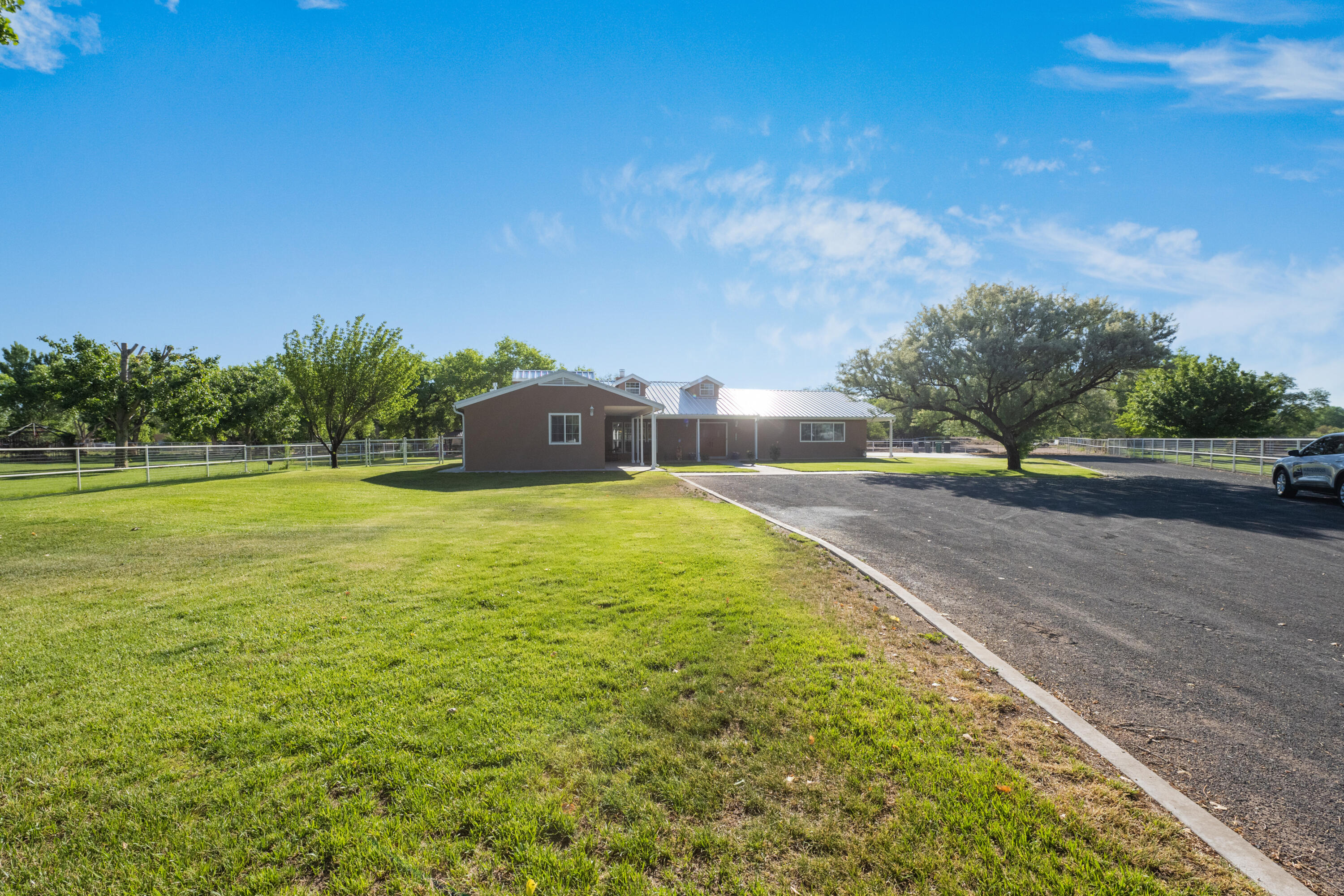 6928 Della Drive
