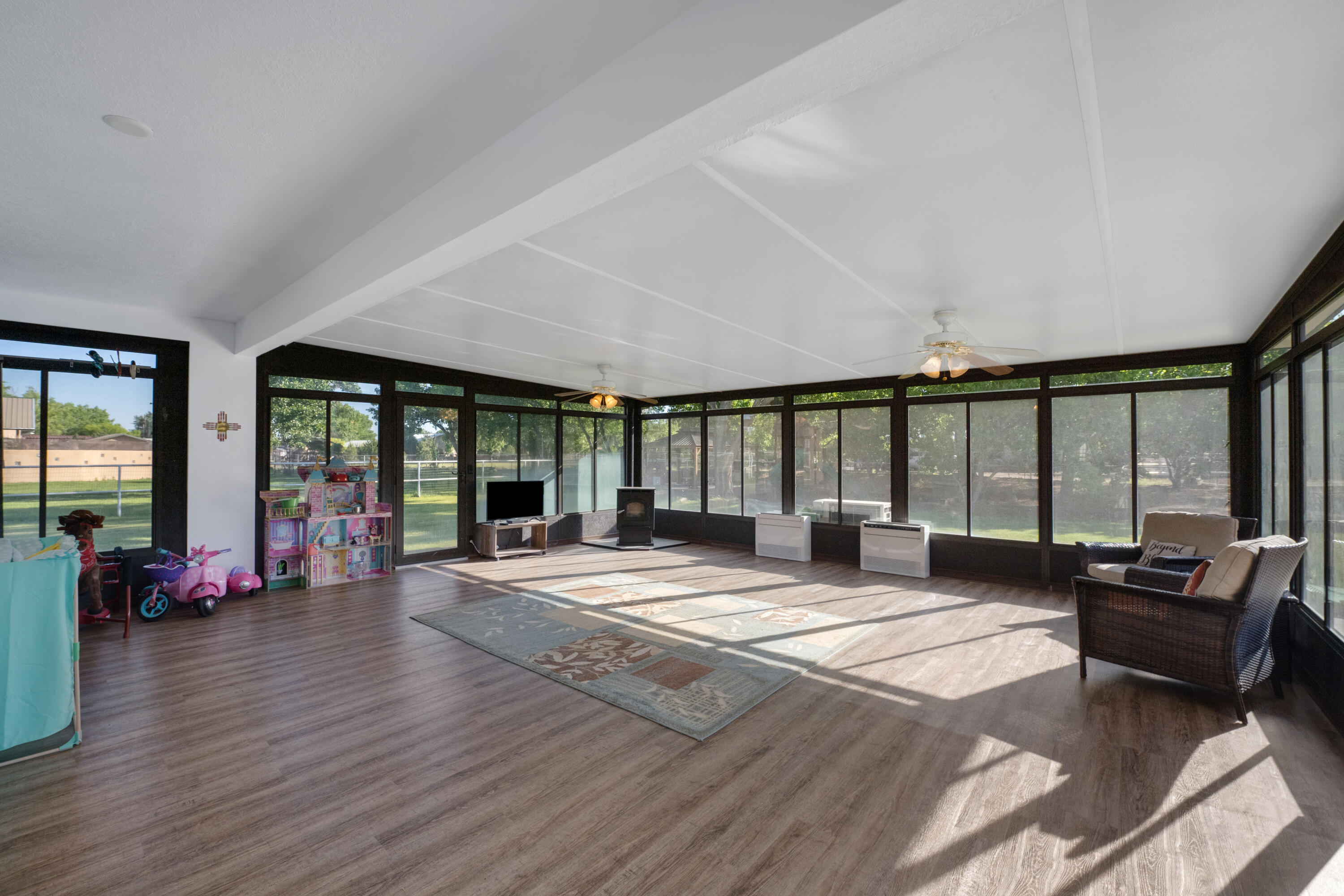6928 Della Drive