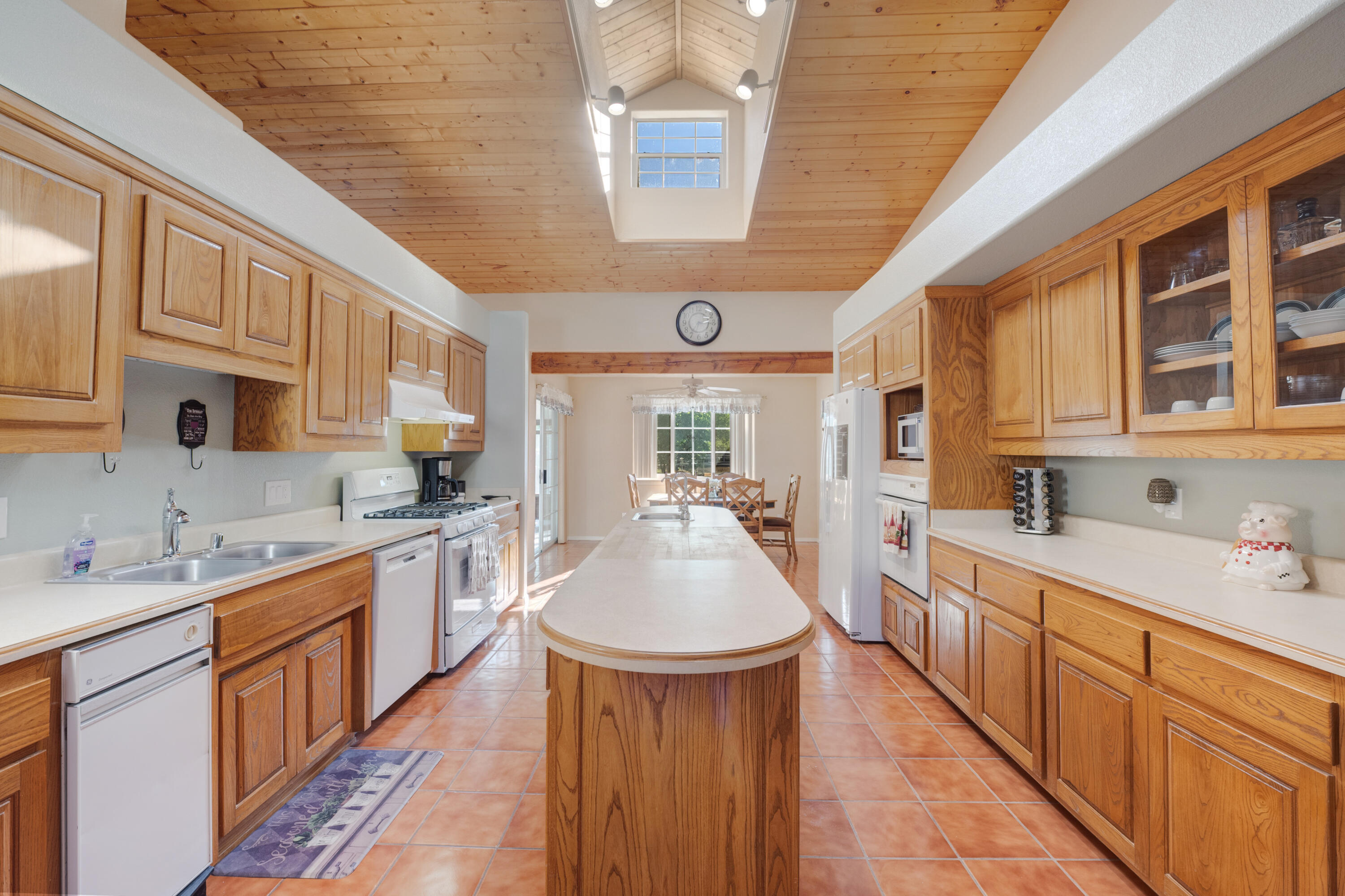 6928 Della Drive