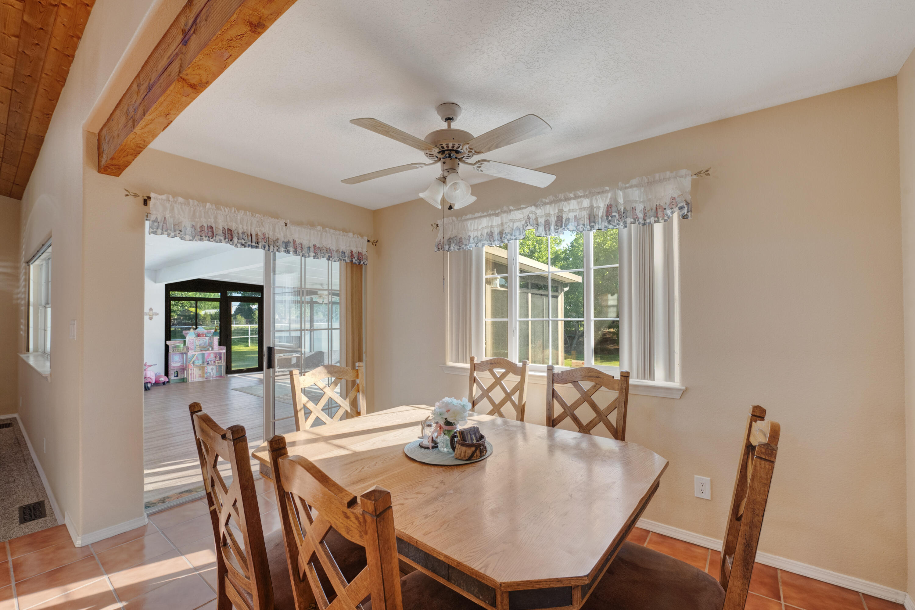 6928 Della Drive