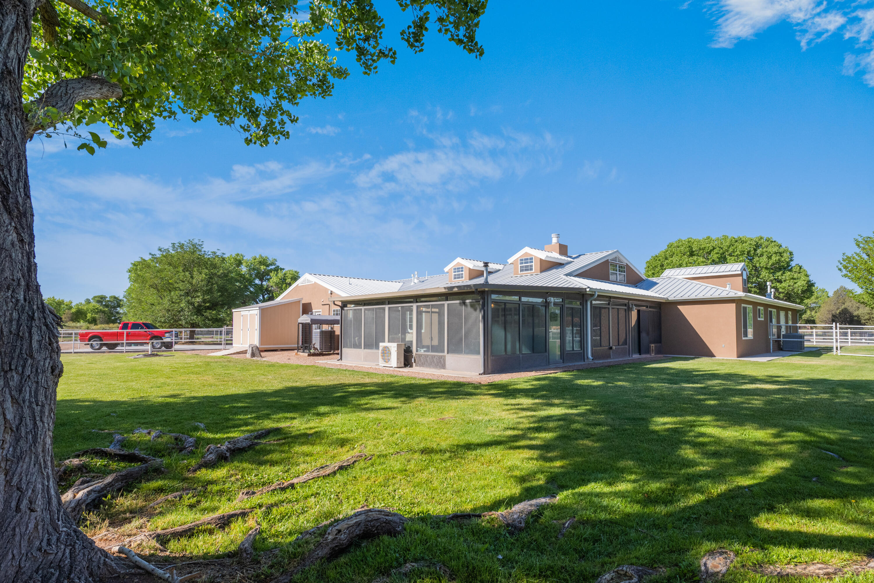 6928 Della Drive