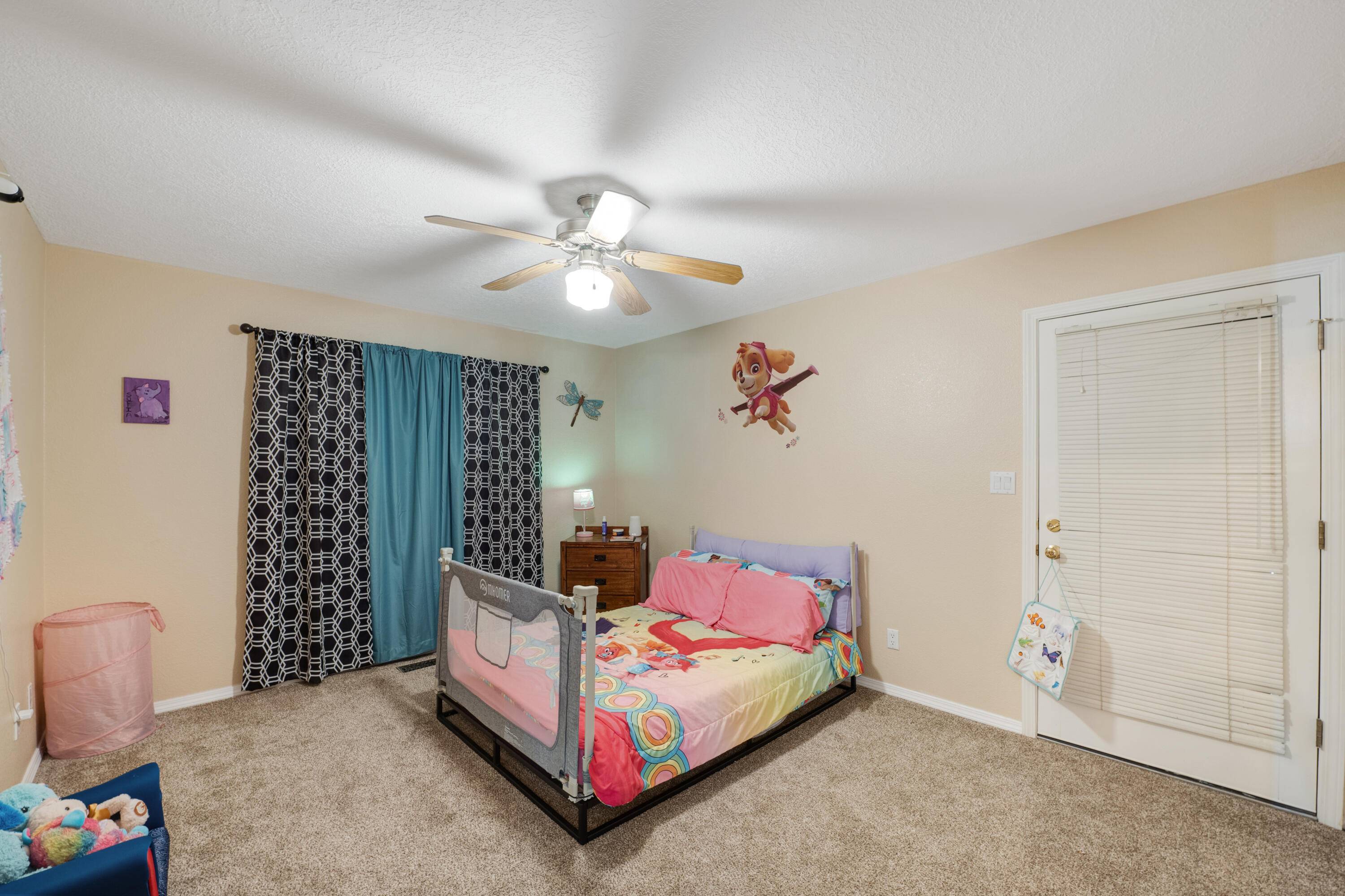 6928 Della Drive