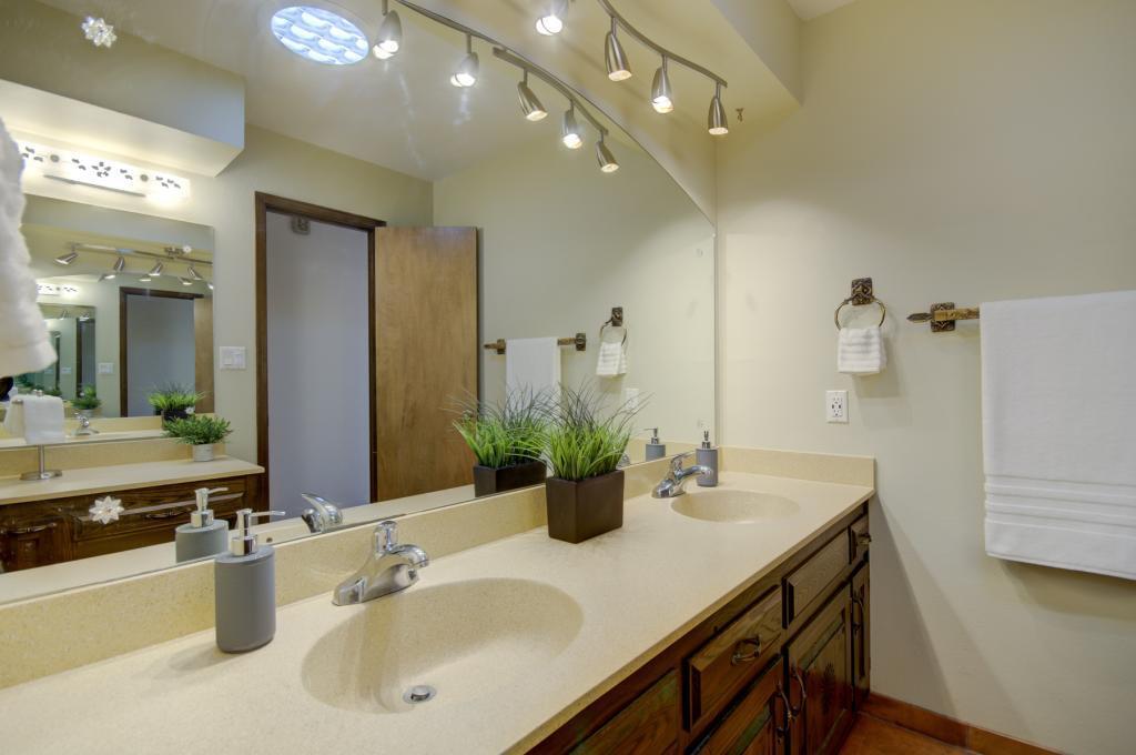 1308 Wagon Train Drive SE