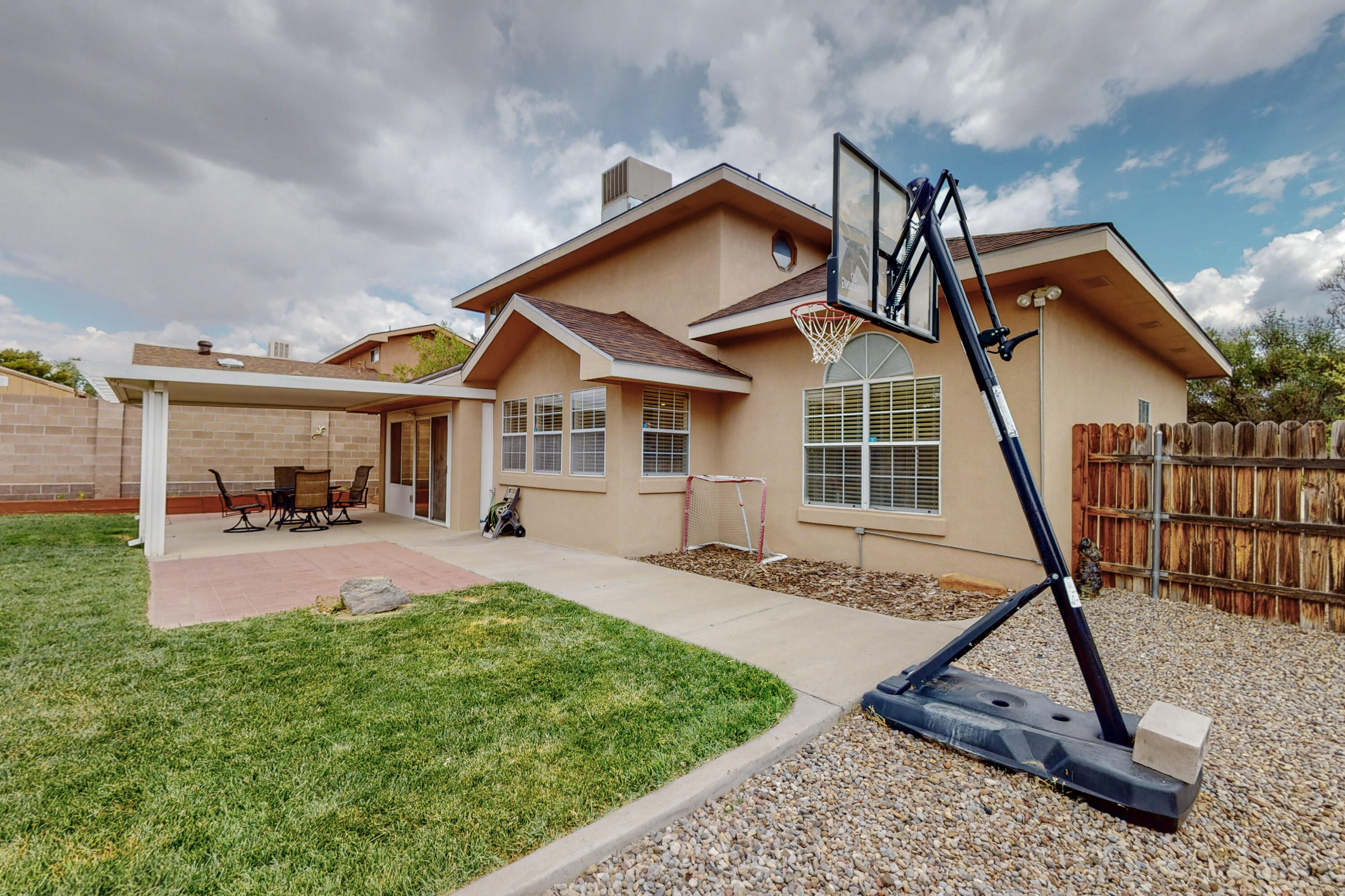 2644 Sandia Loop NE