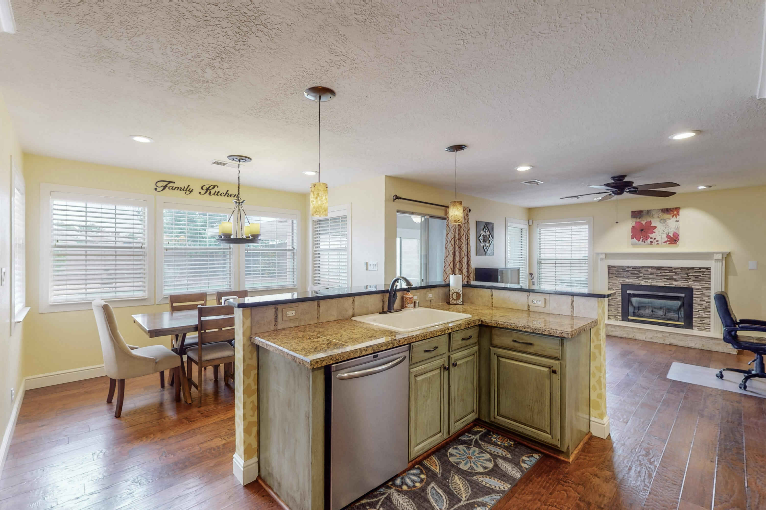 2644 Sandia Loop NE